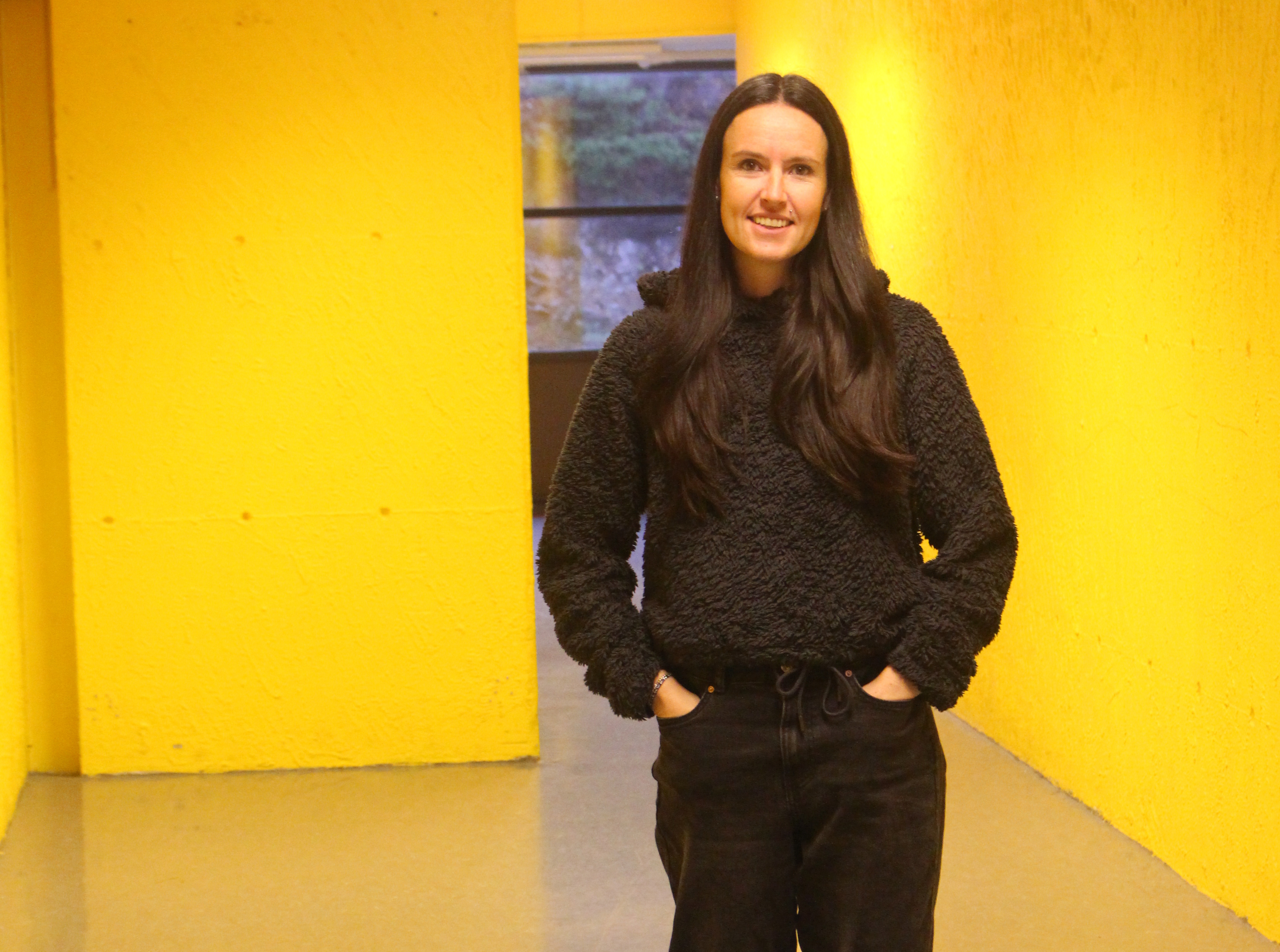 Ungdomskontakt Bente H. Stødle liker seg saman med ungdom. Gjennom jobben sin vil ho vere ein døropnar og vegvisar når livet buttar i mot, men også ein vaksen og trygg samtalepartnar i dagleglivet. 