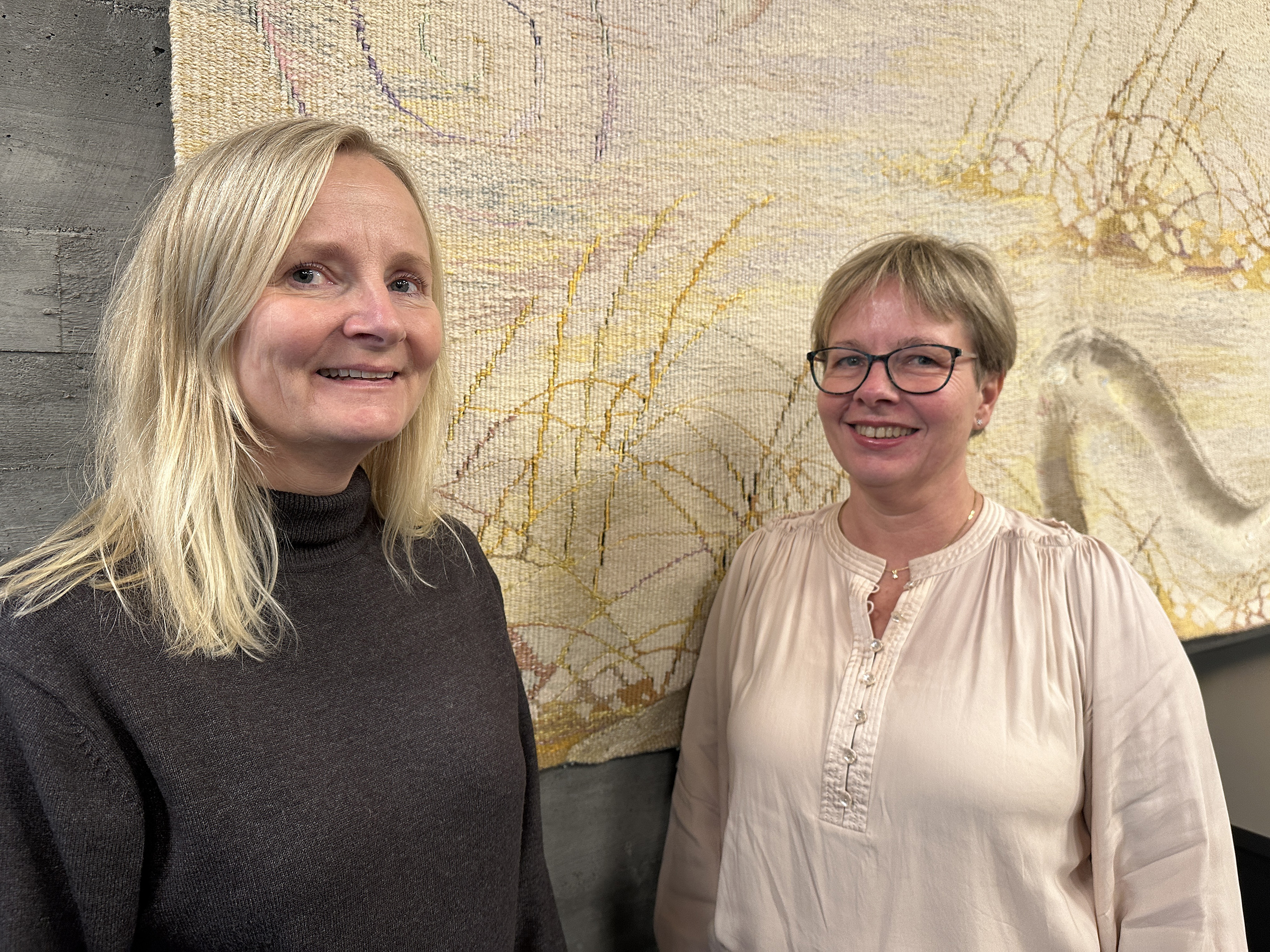 Anita Haugland Grainger, arbeid- og habiliteringssjef til høyre, og Anne Sofie Alendal, Fagutvikler eHelse og fagsystem.
