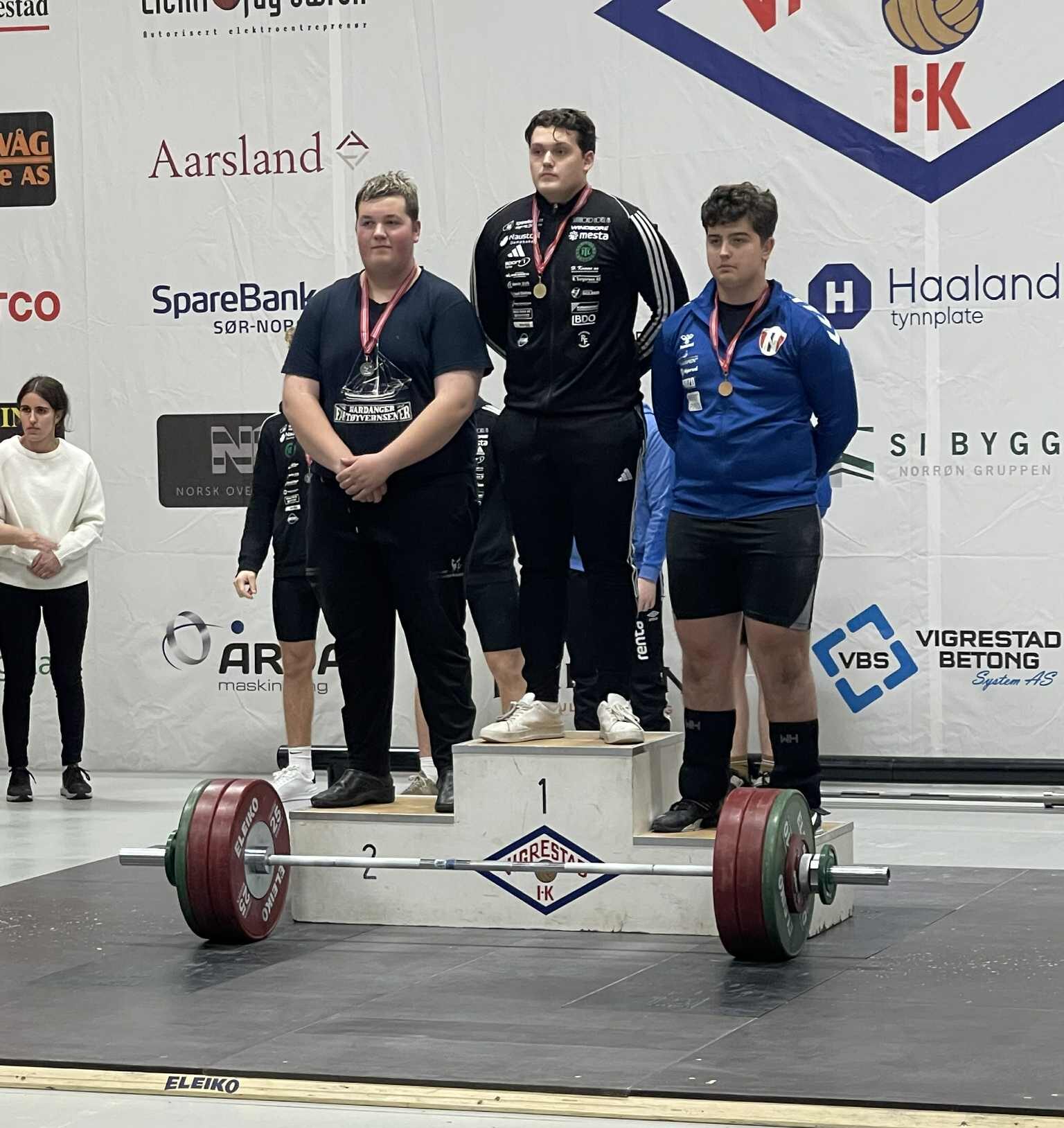 Ove Berge Christiansen (t.v) deltok i NM Ungdom denne helgen. Han sikret seg 2. plass i klassen sin 94+.