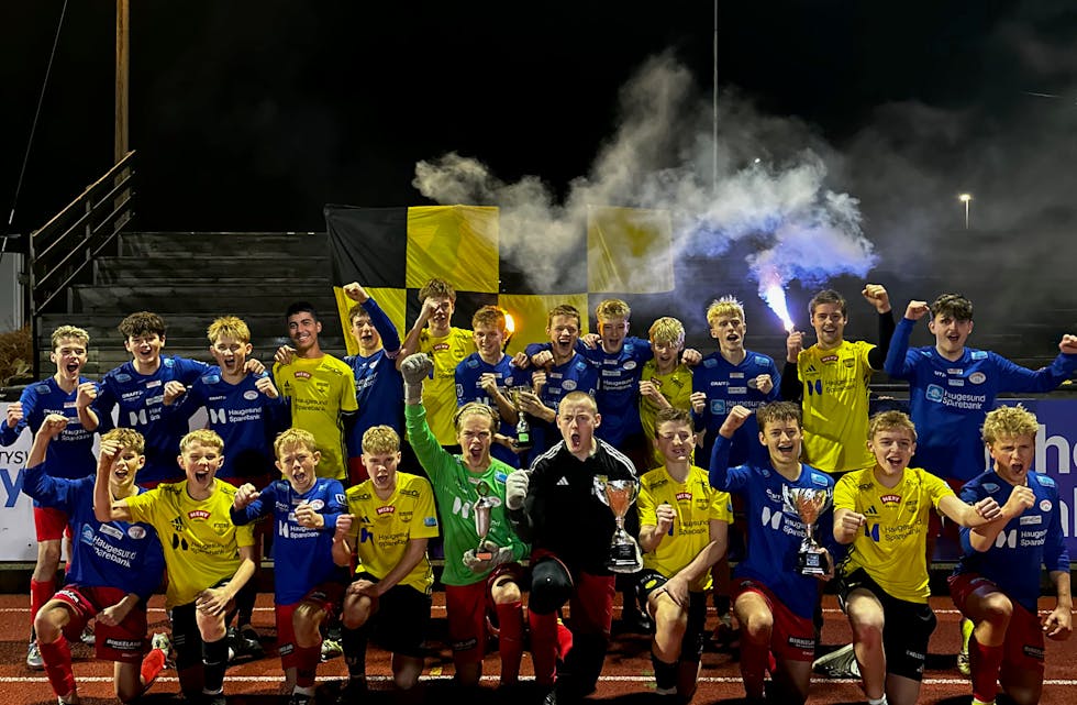 Fotballguttene kunne juble over seieren søndag.