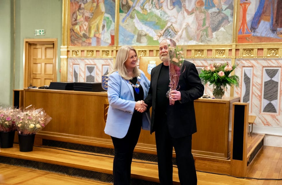 Dag Rønnevik ble også invitert opp for gratulasjon og blomster av ordfører Monika Lindanger. I år ble Tysvær Vektløfterklubb tildelt VM Masters i vektløfting i 2029, et stort mesterskap og Haugalandets første VM.