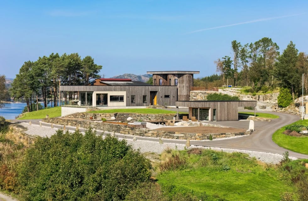 Denne eneboligen på Eikje var den dyreste av de omsatte eiendommene i Tysvær og Bokn i oktober. Foto: Privatmegleren/Panomaxstudio