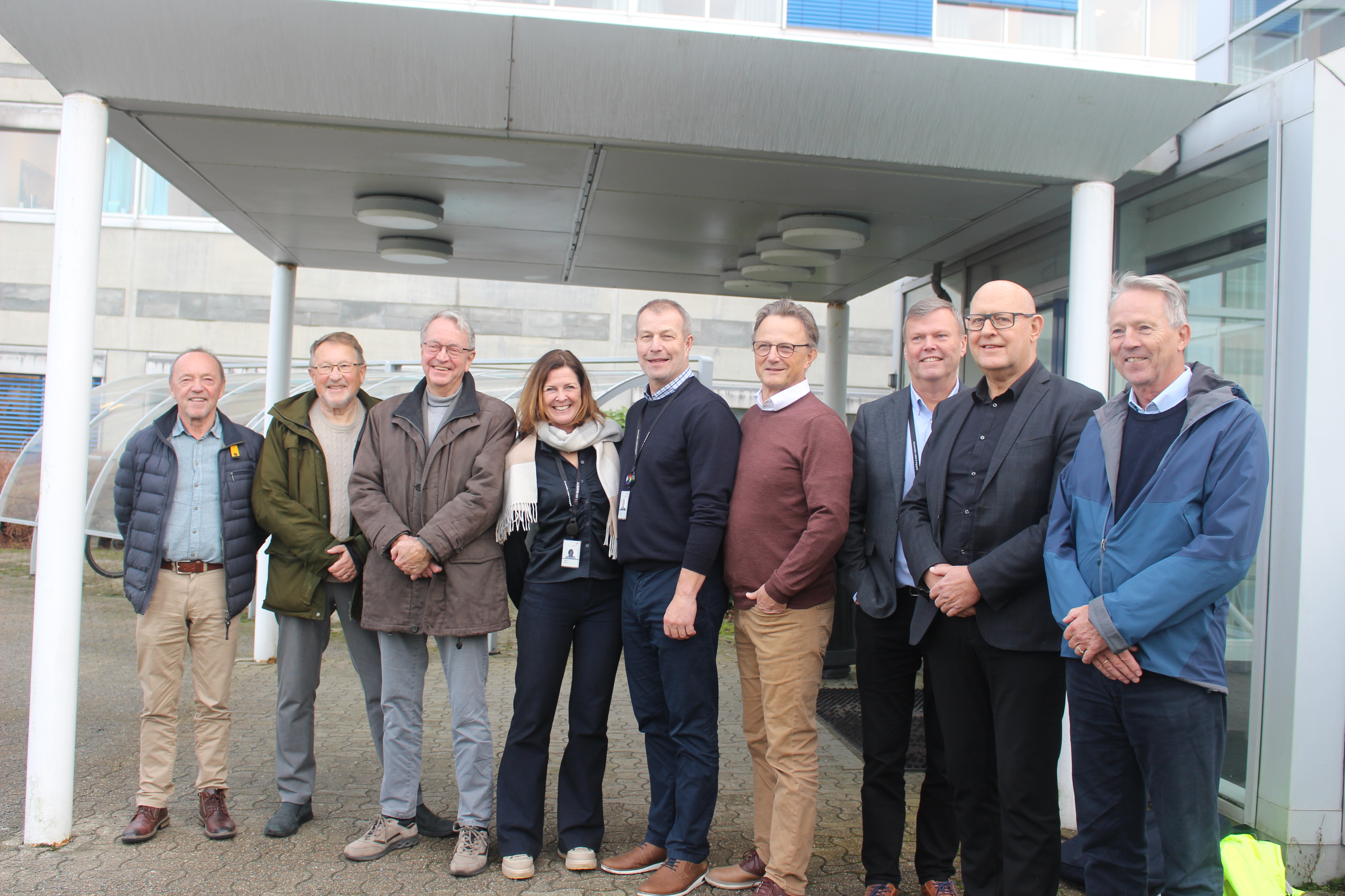 Ni av elleve direktørar samla på Kårstø til julelunsj. Frå venstre: Åge Opheim, Leidulf Ramstad, Egil Sæl, Hege Flatheim, Olav Bådsvik, Kjetil Ohm, John Høinæs, Brian Bjordal og Knut Barland. 