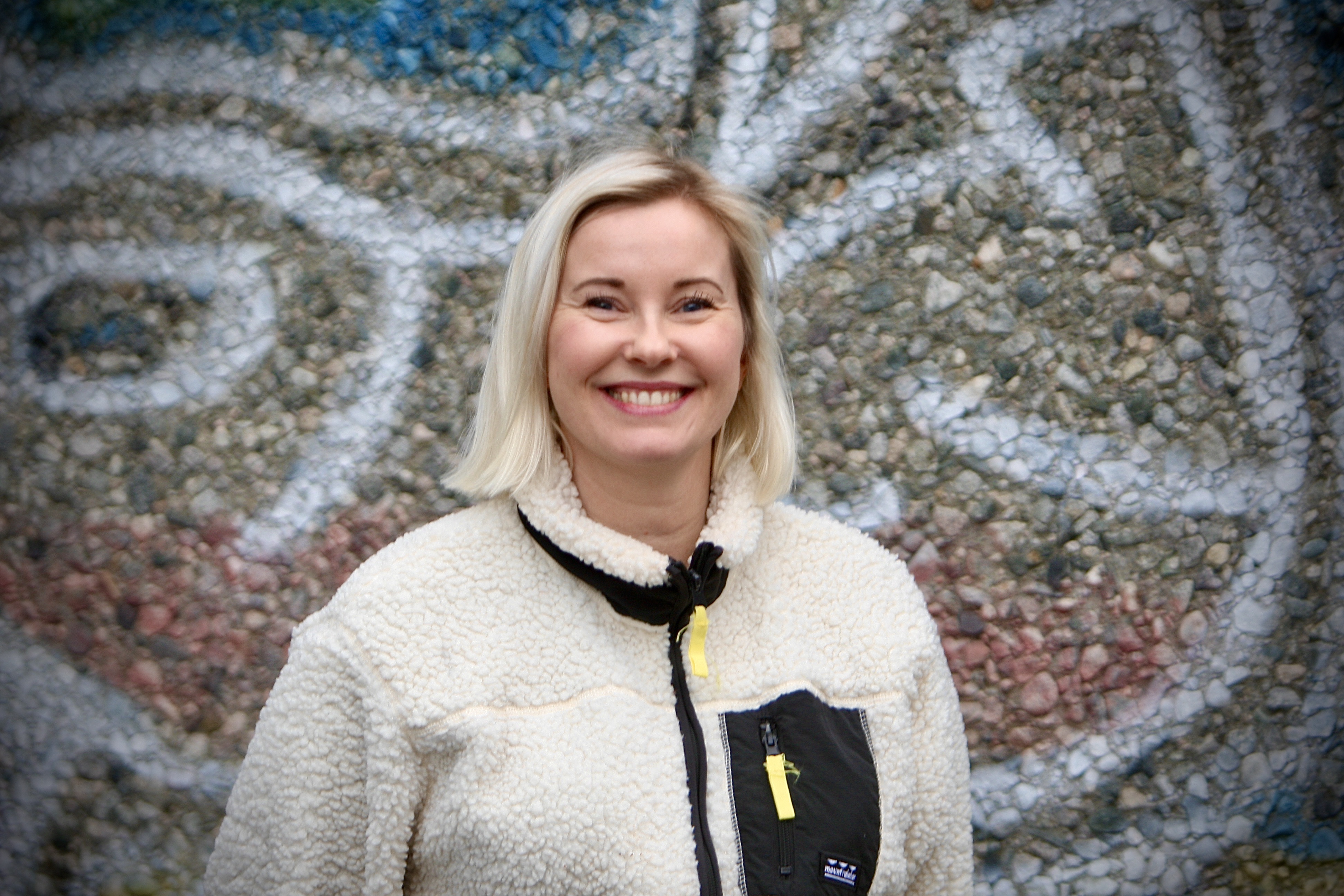 2.	Grethe Vangsnes ved Tysvær frivilligsentral opplever at mange er usikre på veien inn i frivilligheten. Det ønsker hun å gjøre noe med. Foto: Alf-Einar Kvalavåg