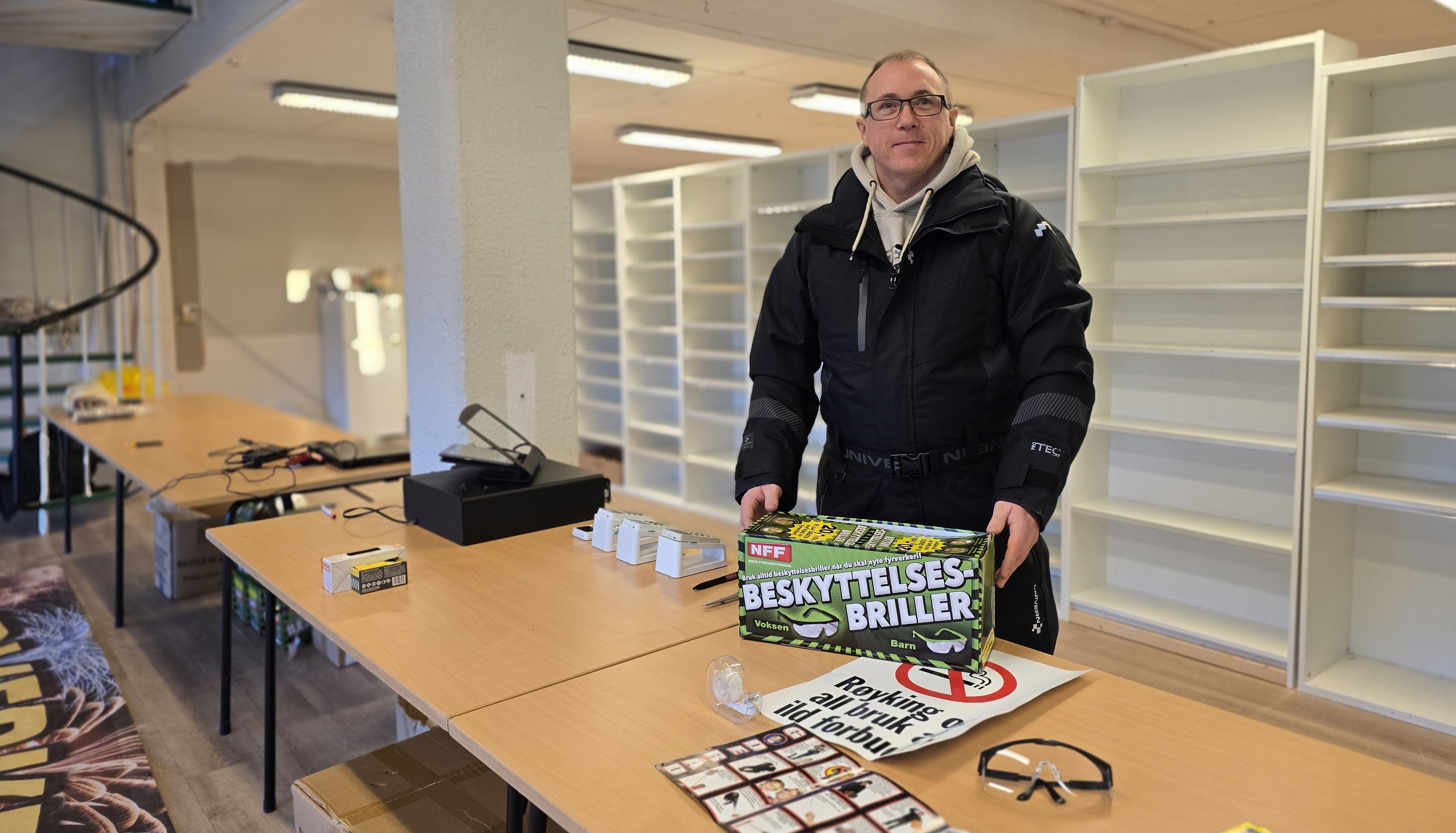 Anders Maage Langelandsvik er litt mer opptatt av fyrverkeri enn de fleste. Foto: Alf-Einar Kvalavåg