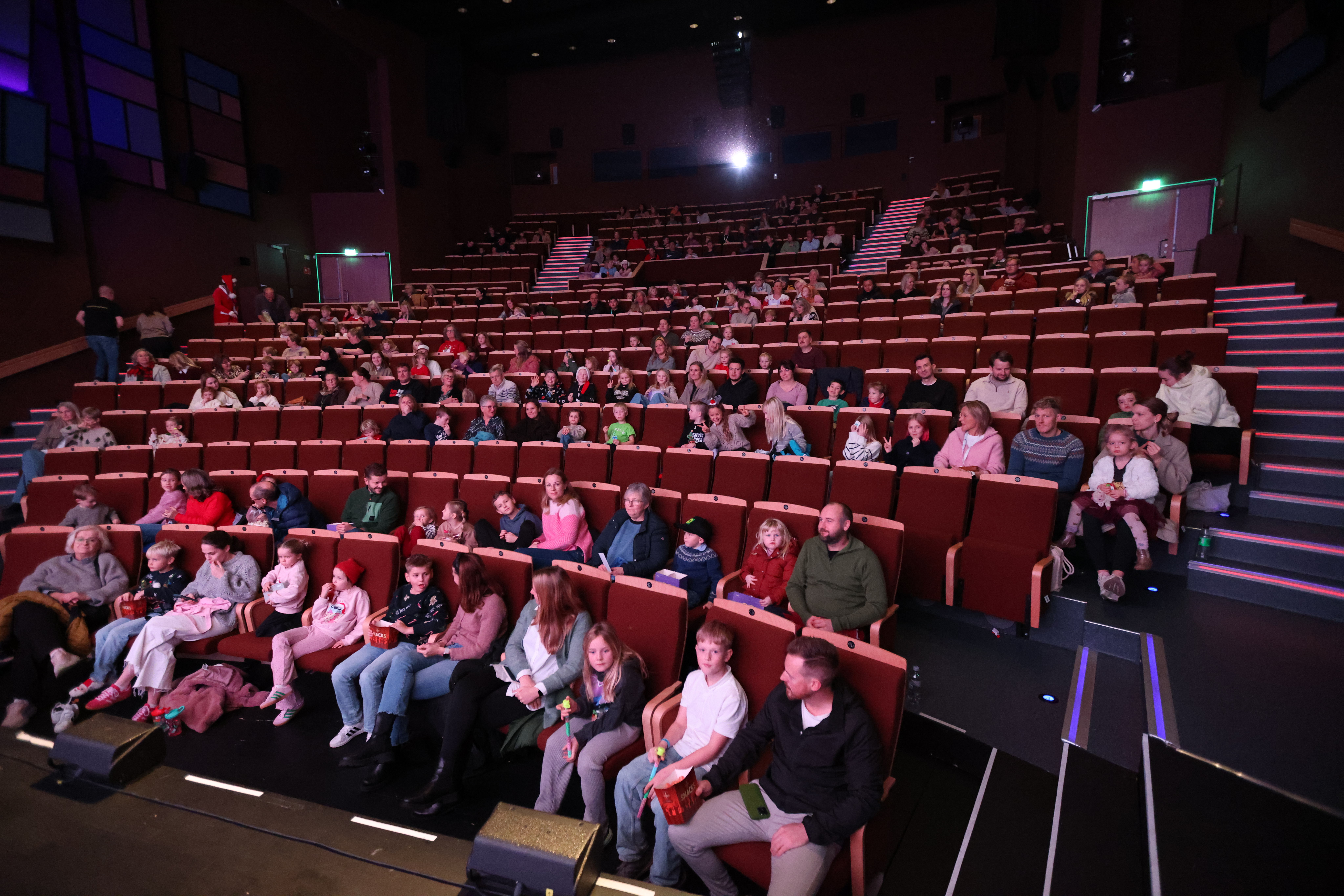Det var omtrent 300 i salen da vi viste filmen Astrid Lindgrens jul som en del av bursdagsfeiringen til Bygdebladet. Neste mandag er vi 50 år. Foto: Alf-Einar Kvalavåg