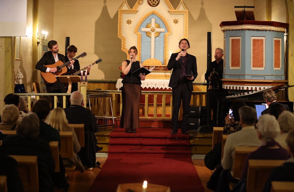 Henrik Hundsnes kom nok en gang hjem til Straumen og leverte en strålende julekonsert. Foto: Alf-Einar Kvalavåg