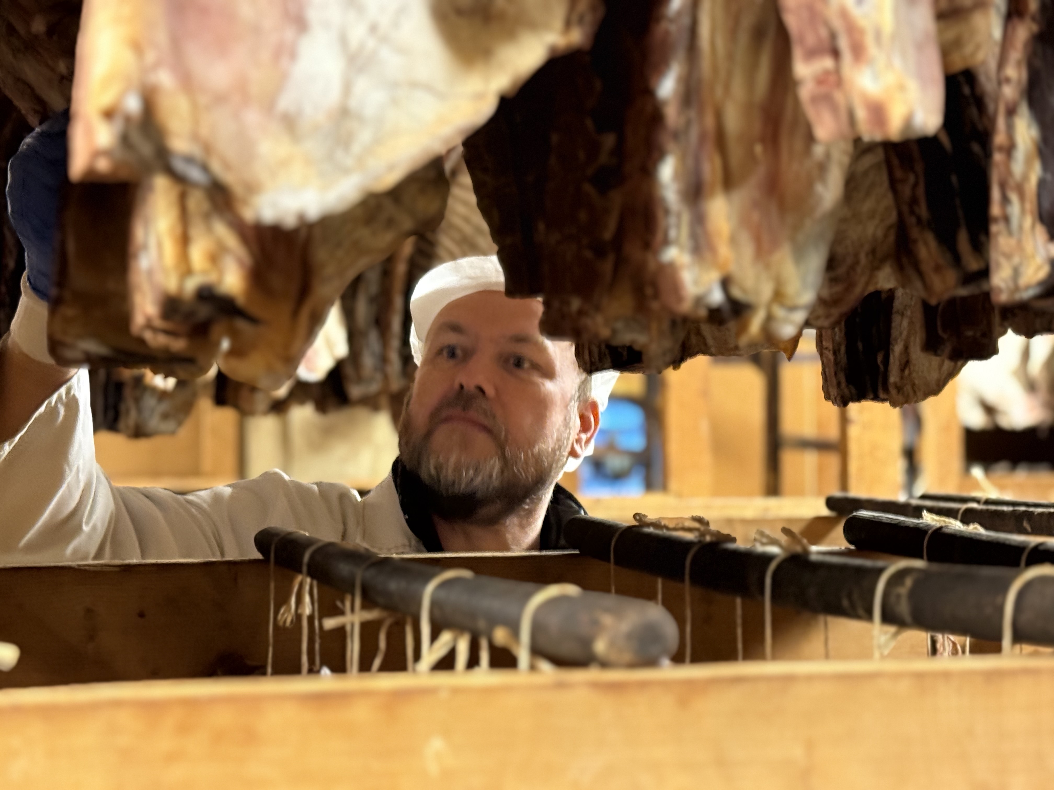 Selv har Terje Lundal, som er sjettegenerasjonsdriver av Brødrene Lundal, faste middagstradisjoner hjemme i juledagene.