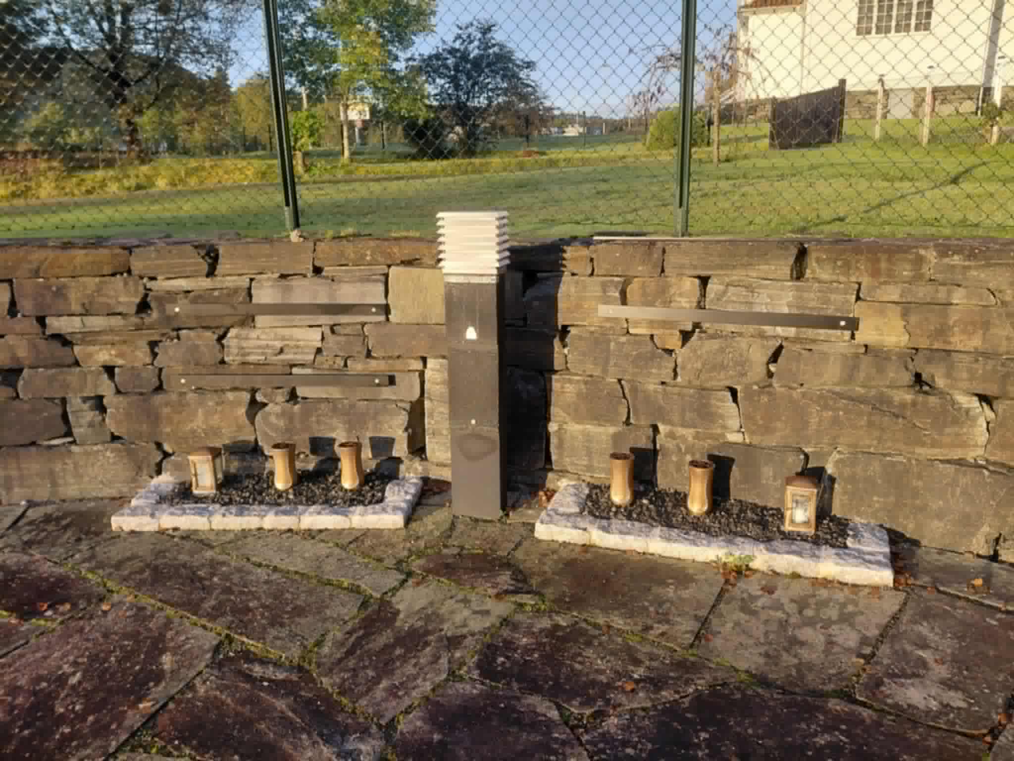 På gravgården i Nedstrand er det nå lagt til rette for navnet minnelund.