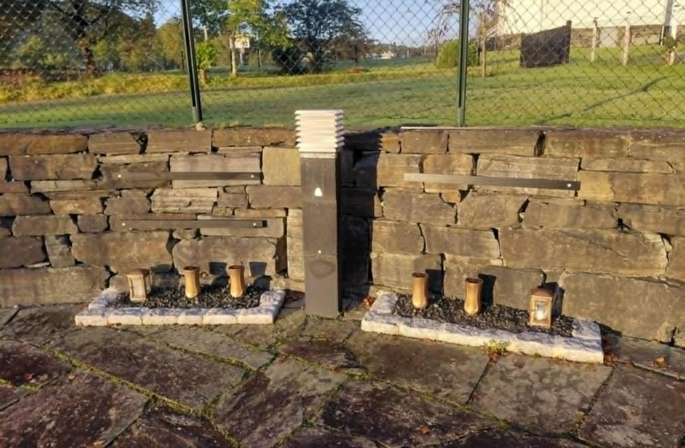 På gravgården i Nedstrand er det nå lagt til rette for navnet minnelund.