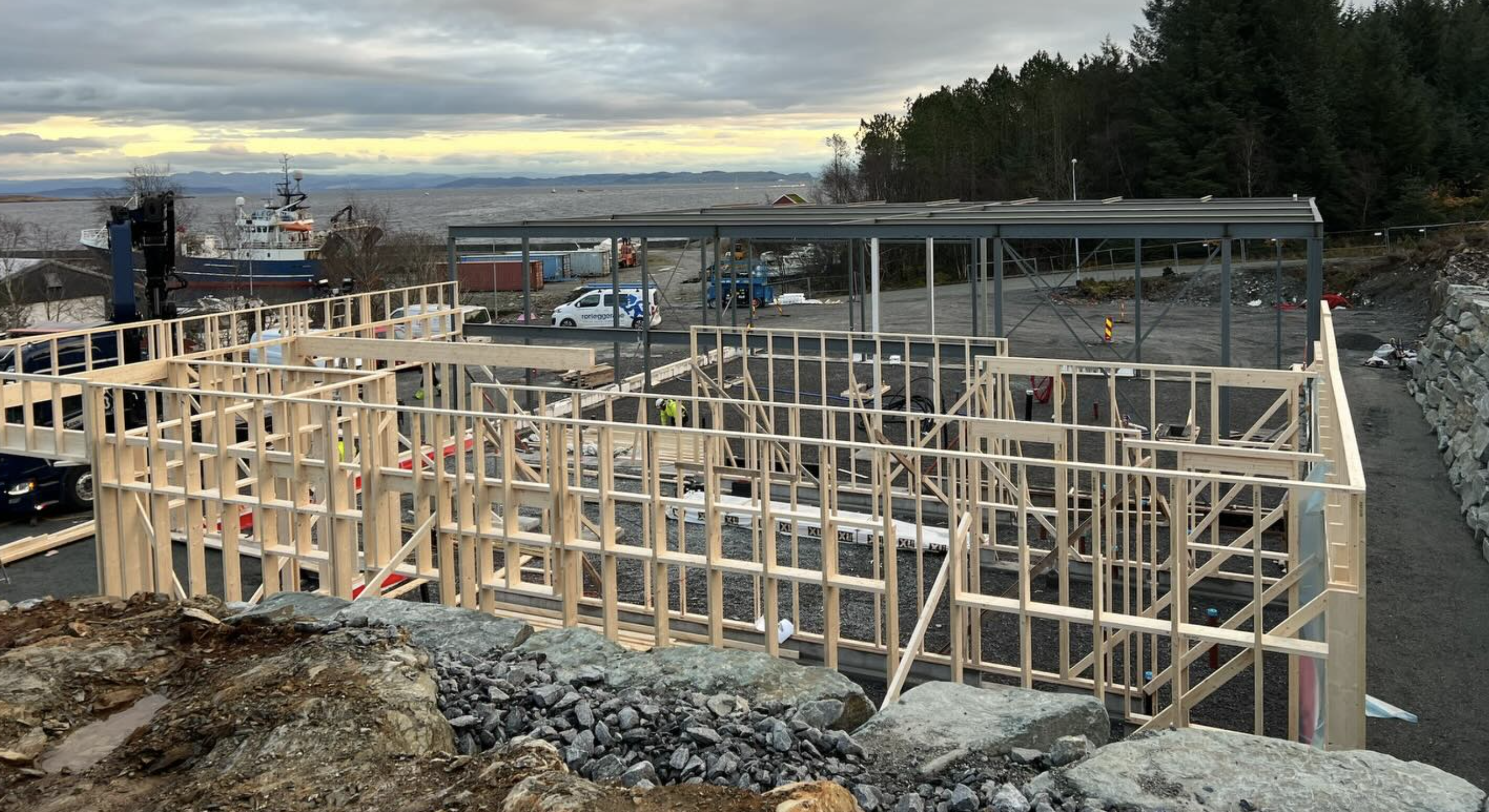 Den nye brannstasjonen på Bokn viser godt igjen. Foto: Dommersnes & Larsen