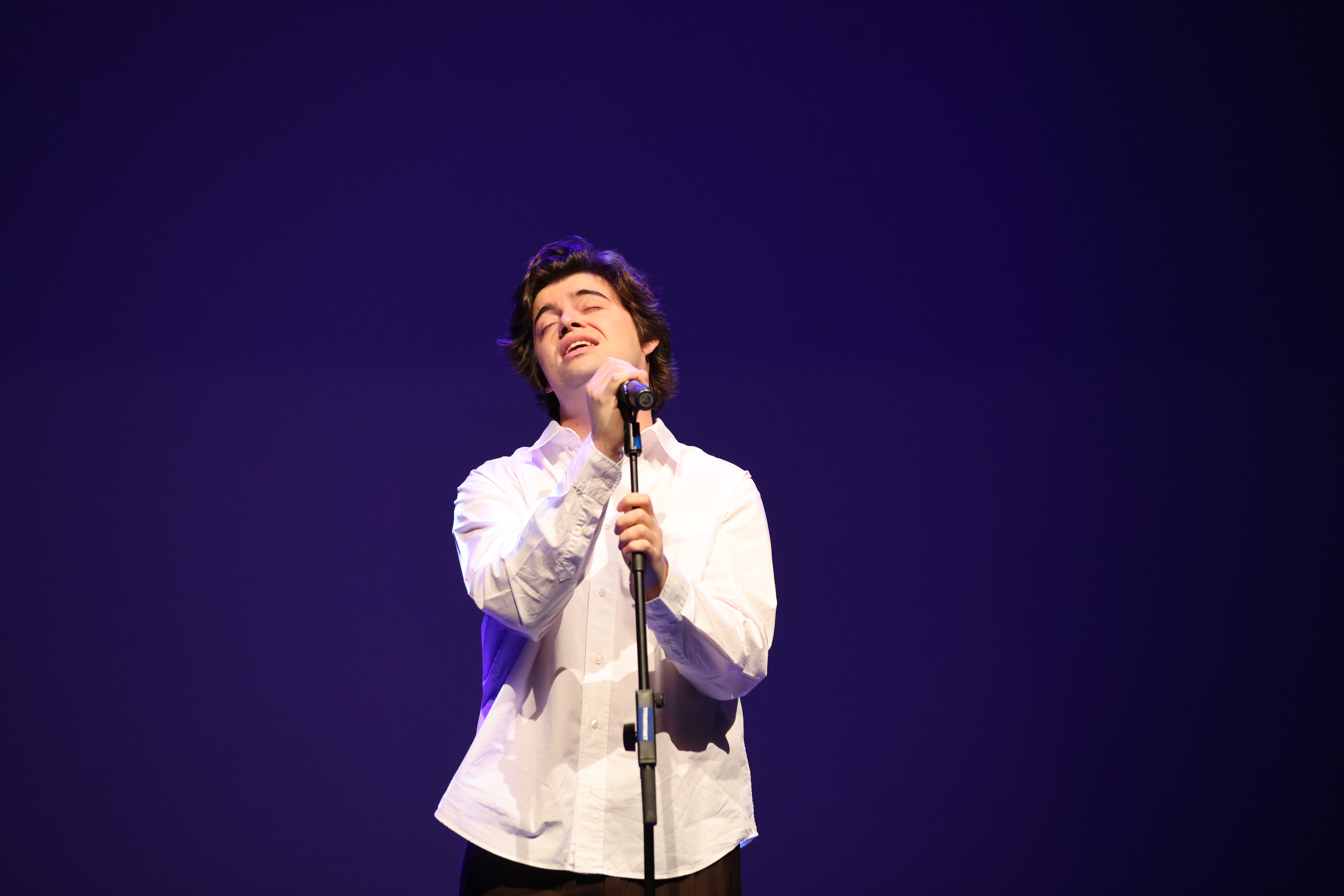 Sebby sang tre sanger fra deltakelsen i The Voice under nyttårsmottakelsen. Foto: Alf-Einar Kvalavåg