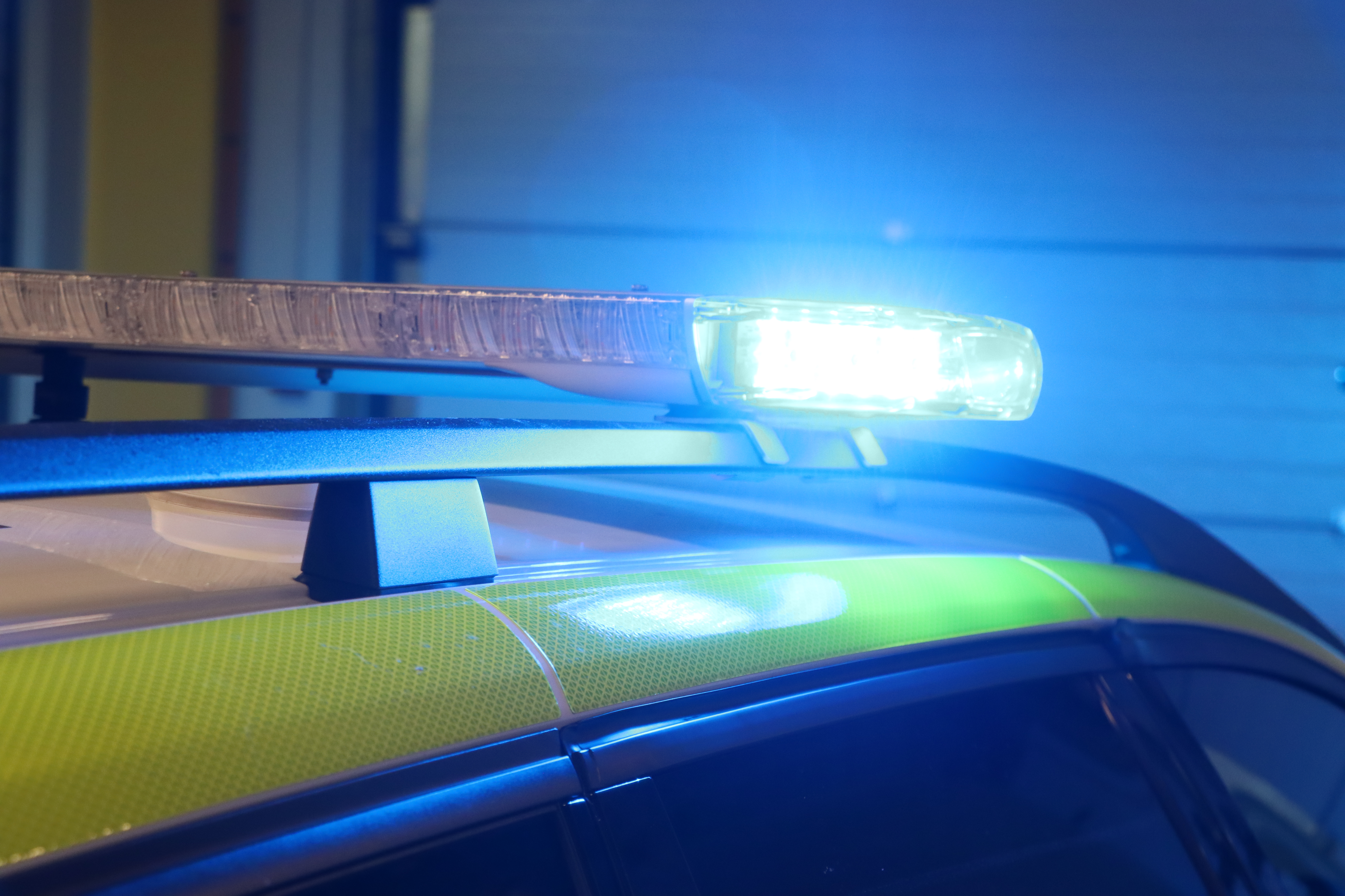 Illustrasjonsbilde. Hundepatrulje. Politibil. Utrykning. Haugesund politistasjon. Blålys. Foto Malene Sørensen Lundberg. Januar 2026.