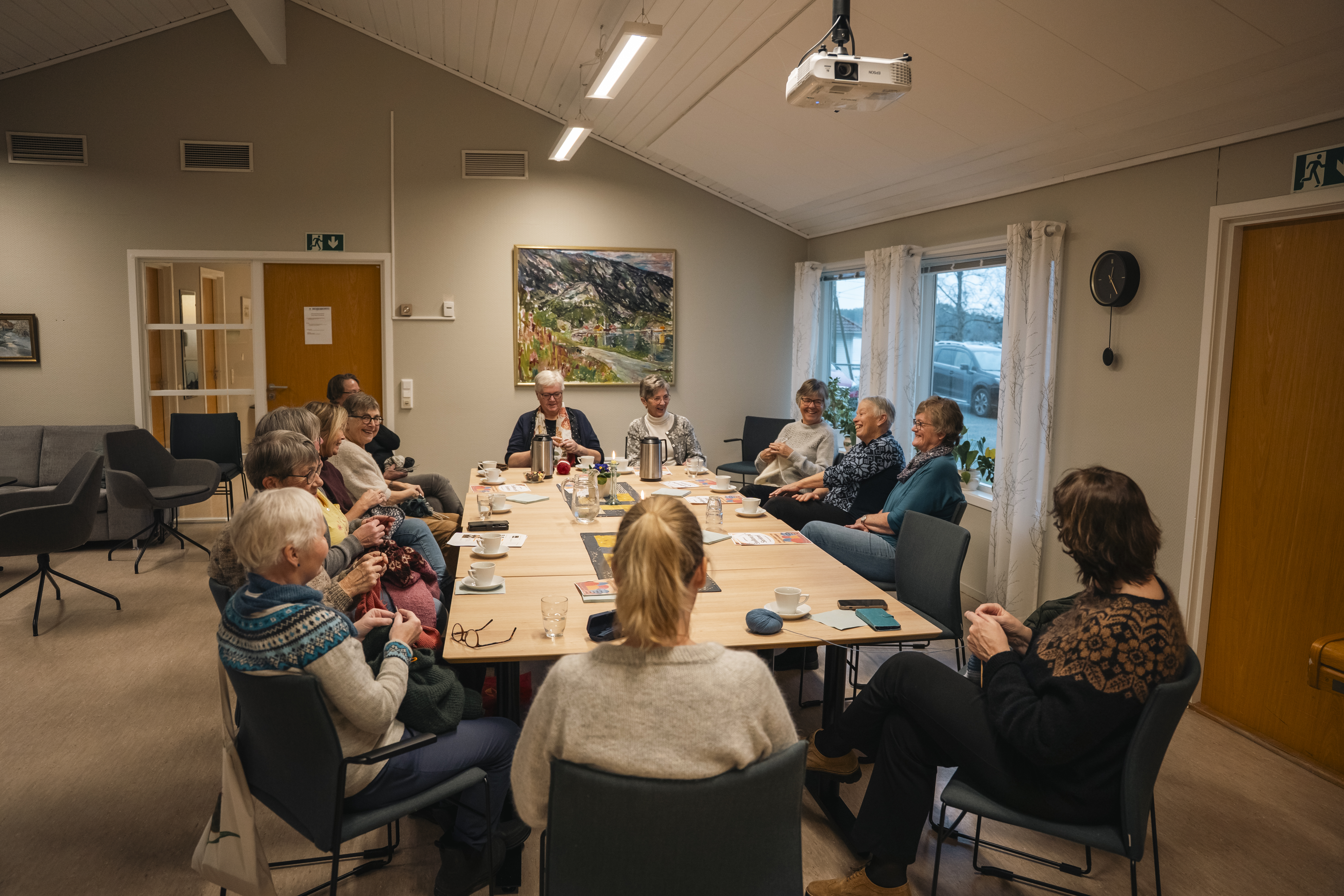 Når «Snellene på senteret» arrangeres en gang i måneden, kan folk samles uavhengig av om de har forkunnskap om håndarbeid eller ikke.