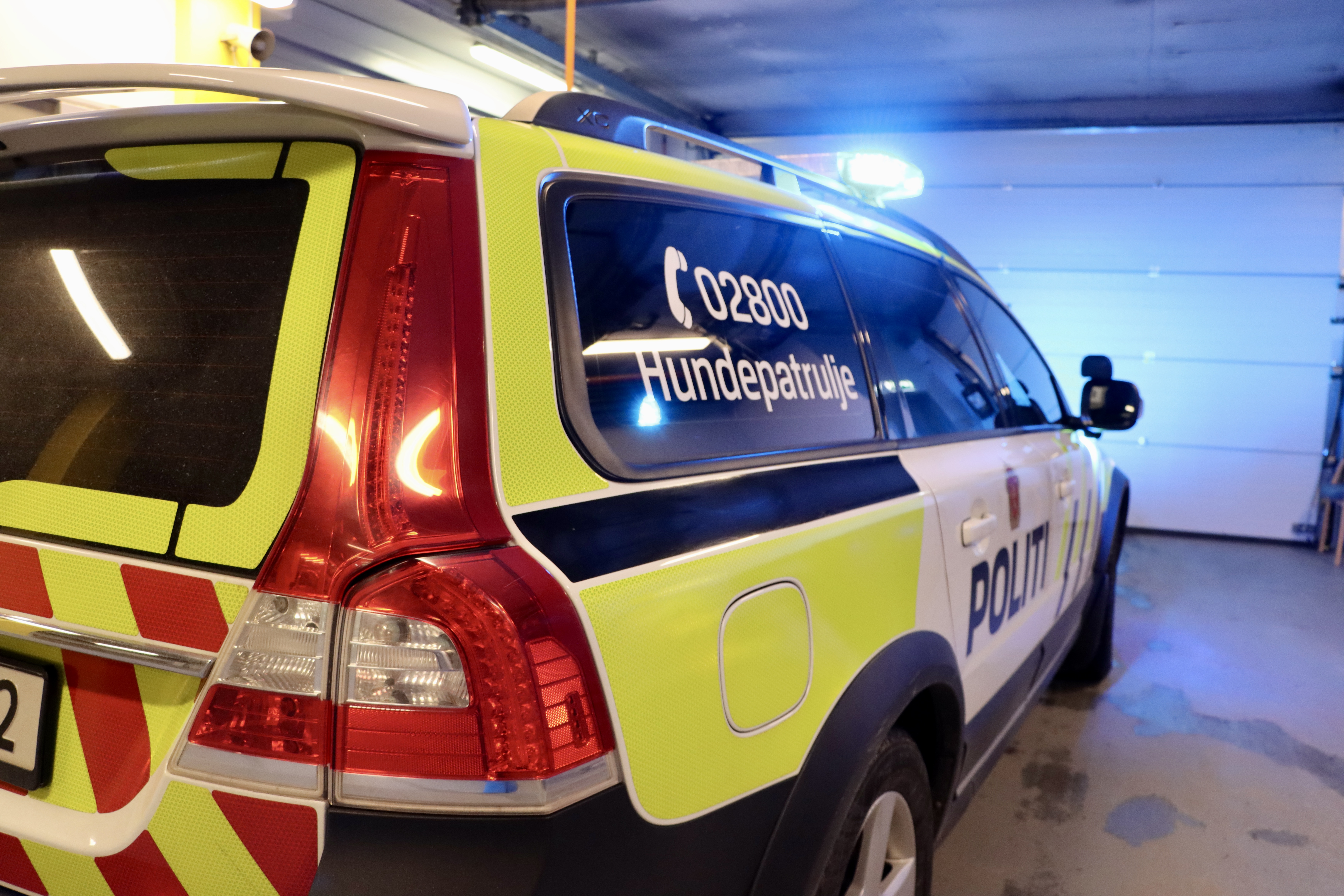 Illustrasjonsbilde. Hundepatrulje. Politibil. Utrykning. Haugesund politistasjon. Blålys. Foto Malene Sørensen Lundberg. Januar 2026.