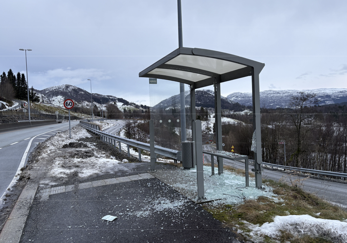Ett av de 13 busskurene som ble ødelagt var dette på Solheim i Skjold.