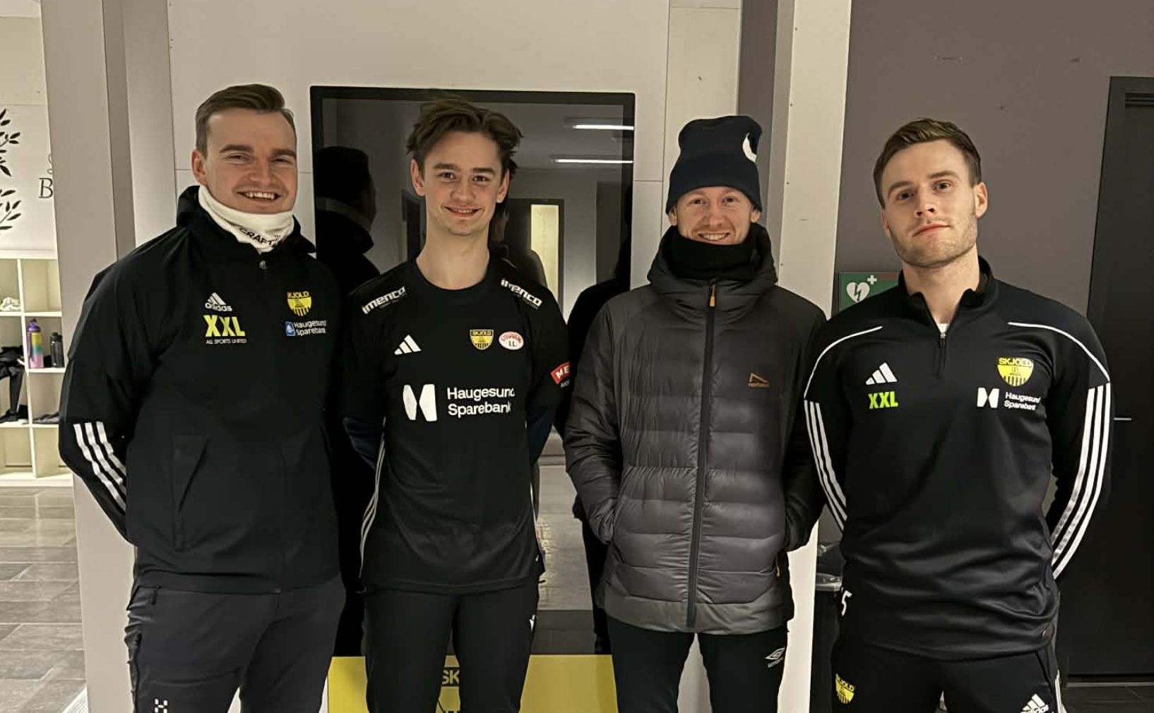 Fornøyd trenertrio sammen med nykommer Nikolai Haraldseid. Fra venstre ole Johan Skare, Haraldseid, Haakon Kvia og Håvard Hovland. Foto: Skjold/Stegaberg