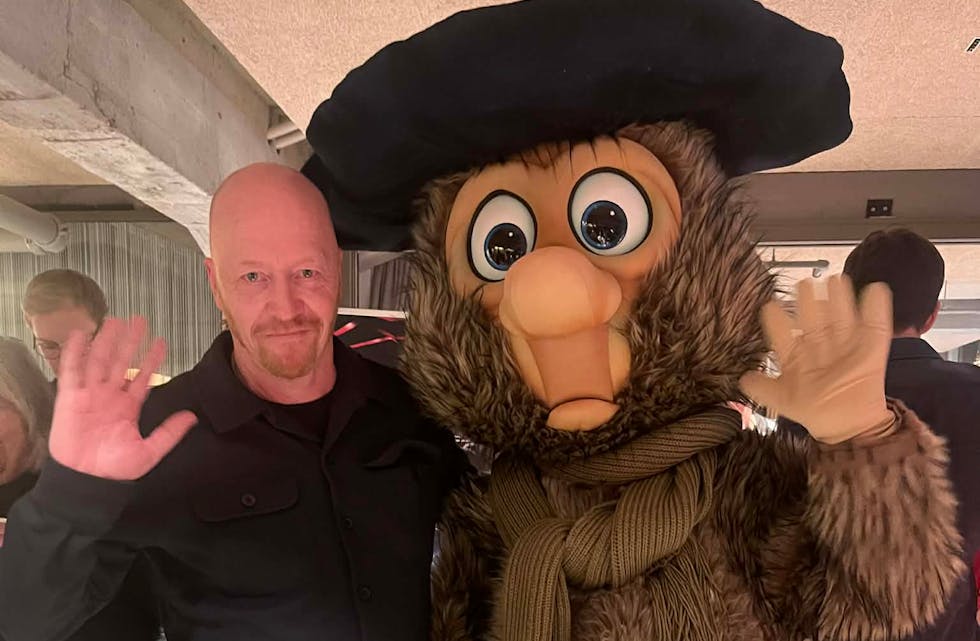 Kinosjef Øystein Simonsen og Flåklypa, som var den fjerde mest sette filmen på kinoen i fjor. Foto: privat.