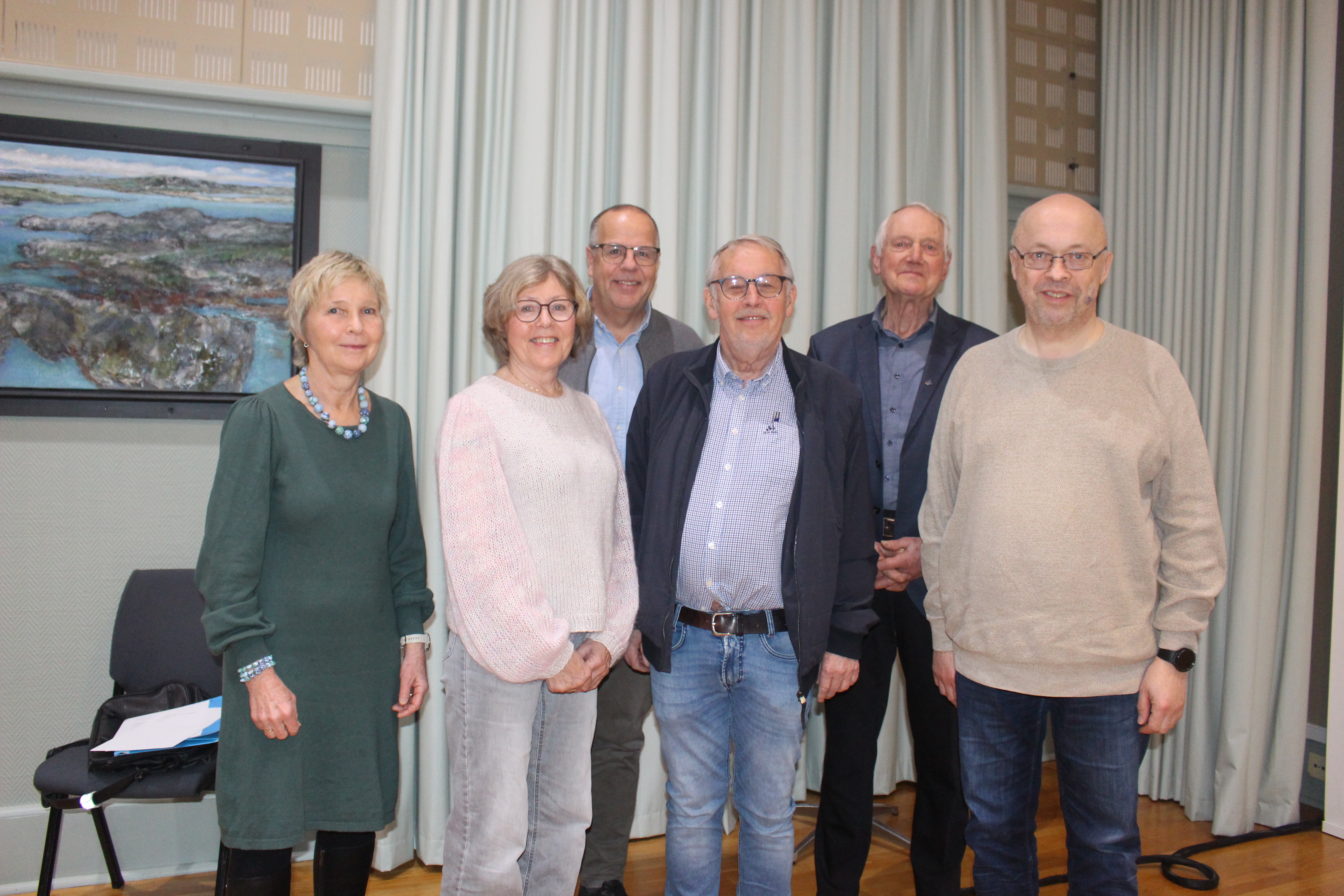 Desse skal styre Tysvær Historielag det neste året. Frå venstre Aslaug I.A. Skjold, Eli M. Stølsvik, Thomas Mannes, leiar Bjørn G. Nedrebø, Odd H. Kvam og Tore B.L. Erland. Maren Økland var ikkje til stades då bildet blei tatt. 