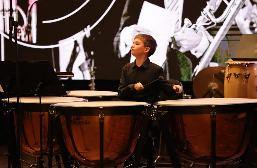 Benjamin Solberg var med sine 12 år blant dei yngste. Men rytmeseksjonen til Haugaland Brass Band fekk mykje skryt og var viktige i jakta på ei god NM-plassering.
Foto: Alf-Einar Kvalavåg