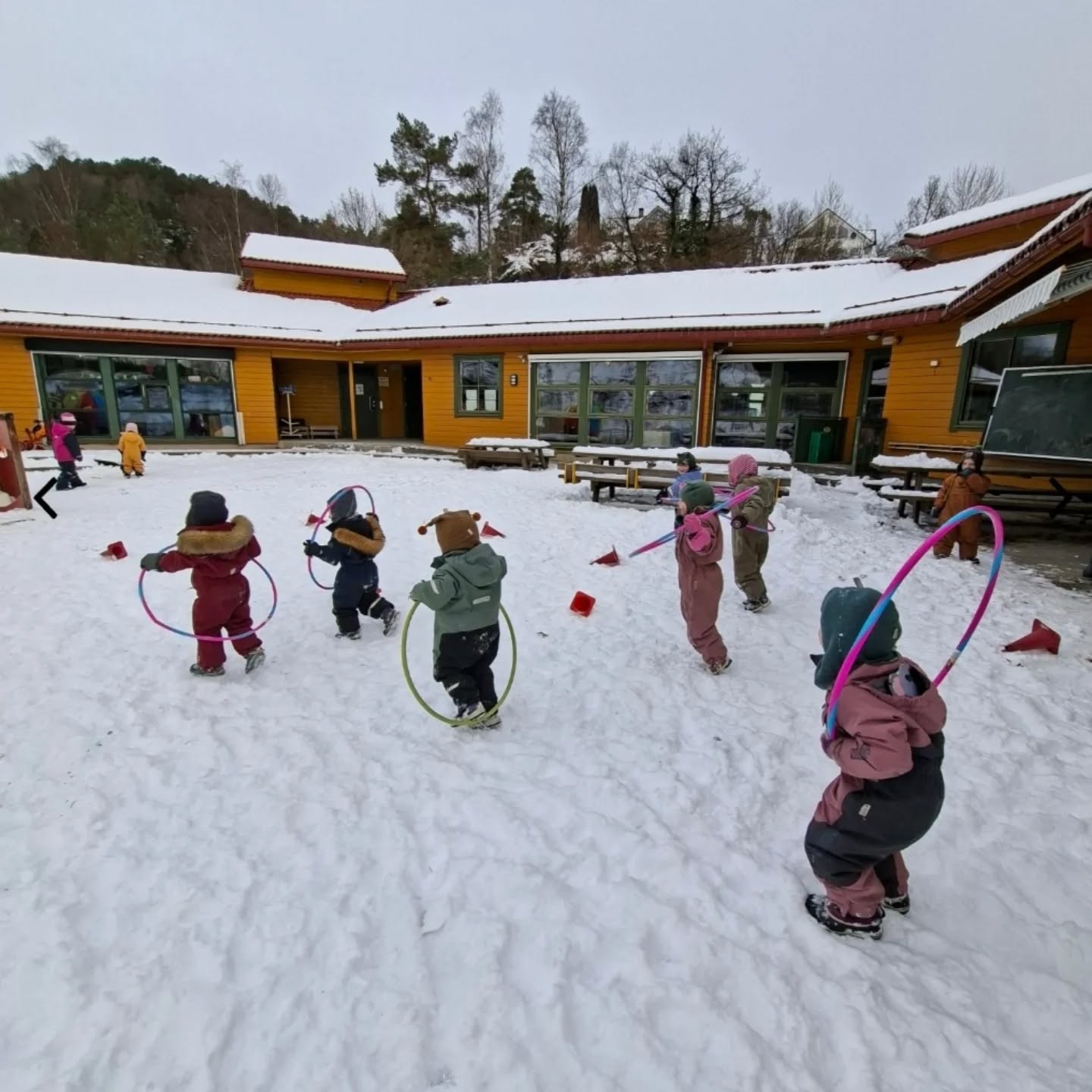 Det var full aktivitet i barnehagen onsdag med OL-leker.