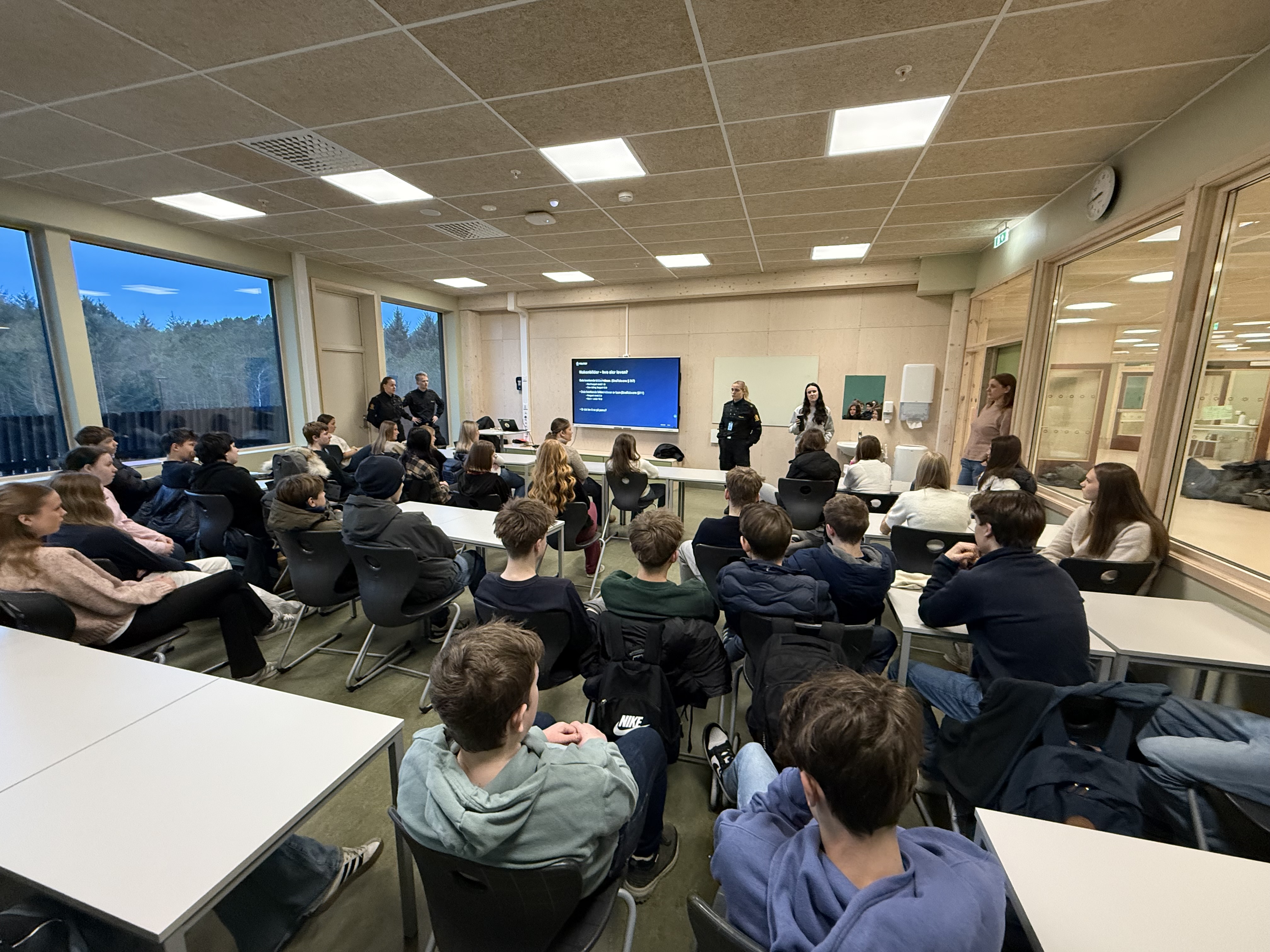 I begynnelsen av februar hadde 9. trinnet ved Frakkagjerd ungdomsskole besøk av politi, ungdomskontakt og helsesykepleiere i forbindelse med seksualundervisning. Foto: Malene Sørensen Lundberg.