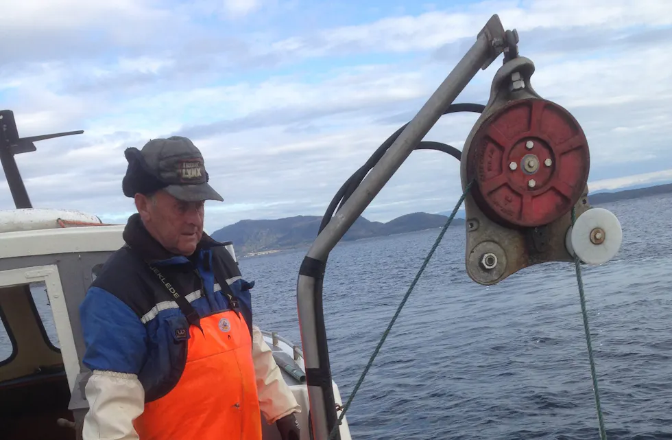 Daniel er ofte på fisketur. Av og til fiskar dei med teiner, andre gonger med andre reiskapar. Foto: Privat