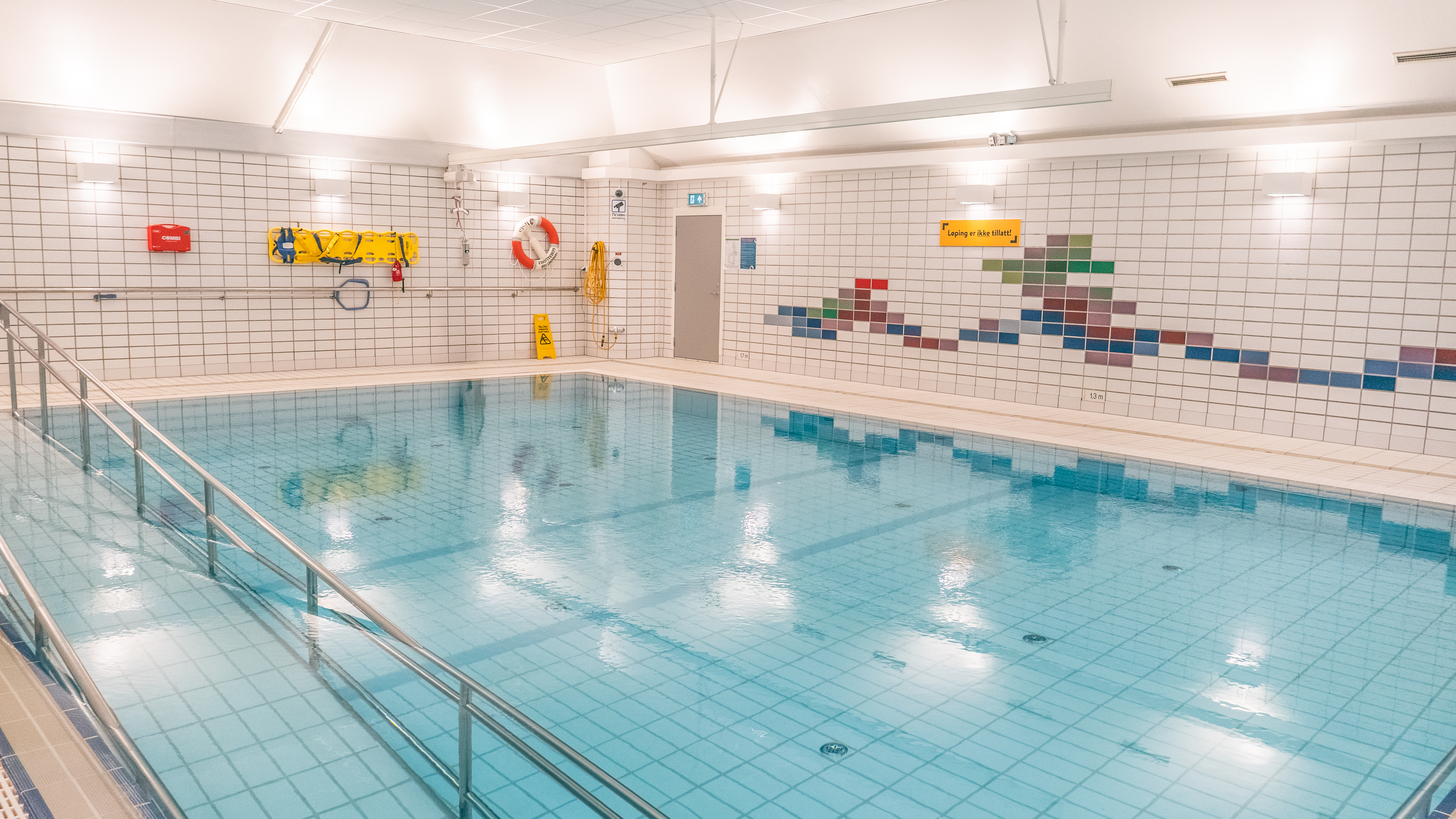 Etter fem års stenging har terapibassenget åpnet. Det er pusset opp til dagens standard og krav.