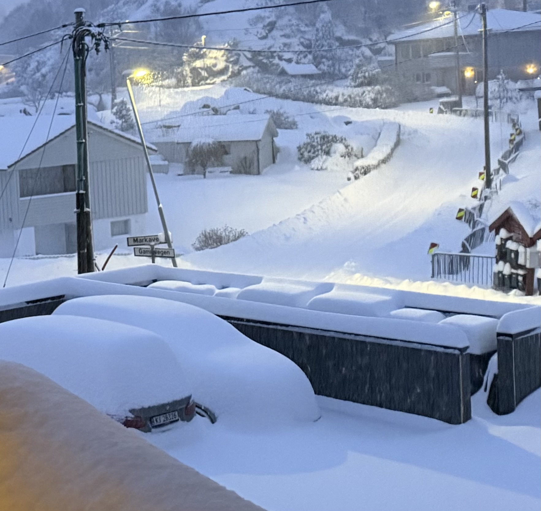 Snøen er i ferd med å smelte og det betyr at når det nå fryser på igjen blir det spinnglatt.