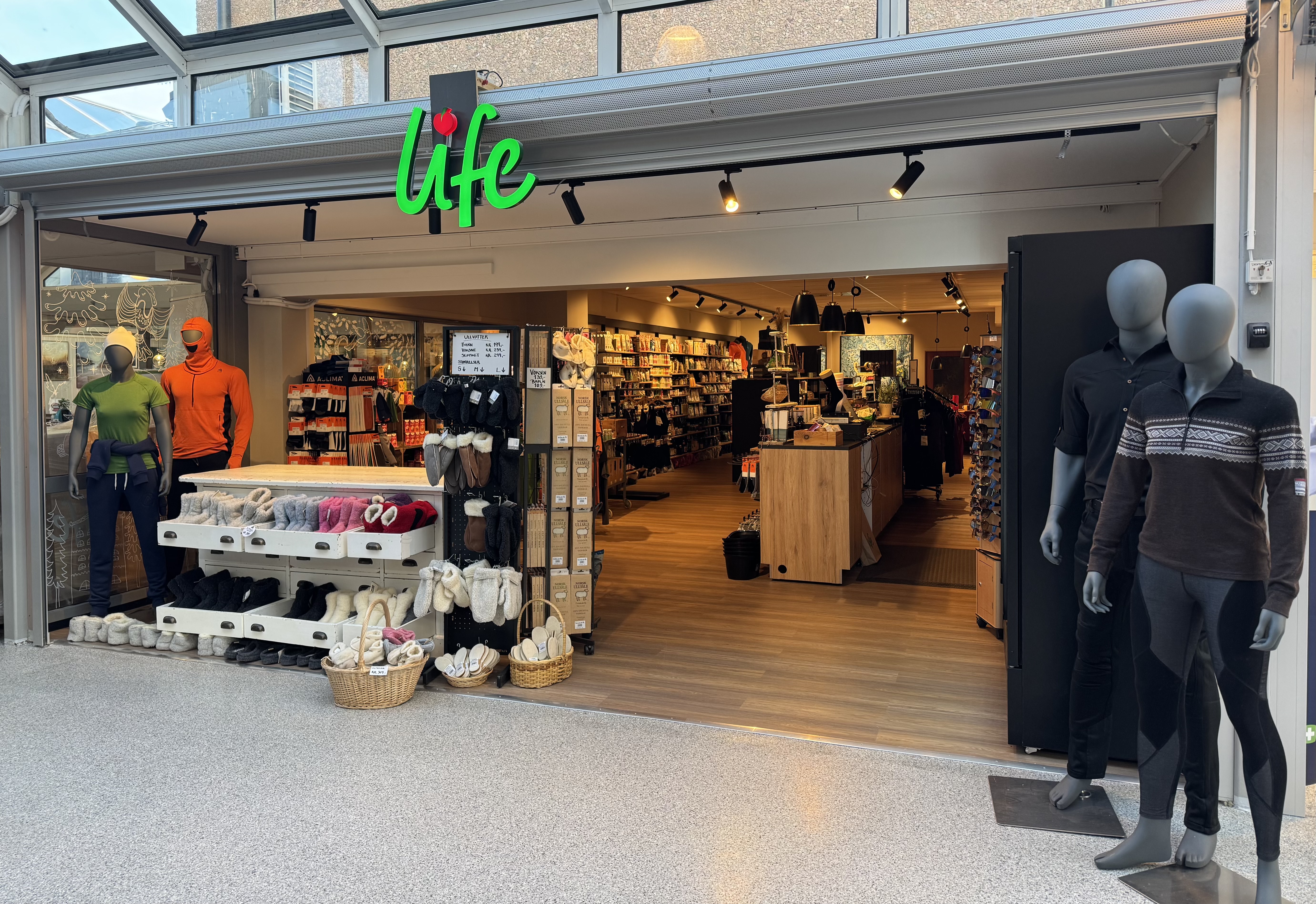 Snart tas Life-skiltet ned fra butikken på Aksdal Senter. Opp kommer Sunkost.