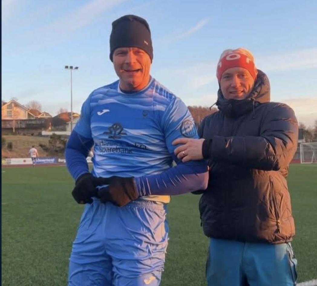 Ingen kamp for verken «Peddy» eller Einar i dag. Vinteren kom brått på fotballen.