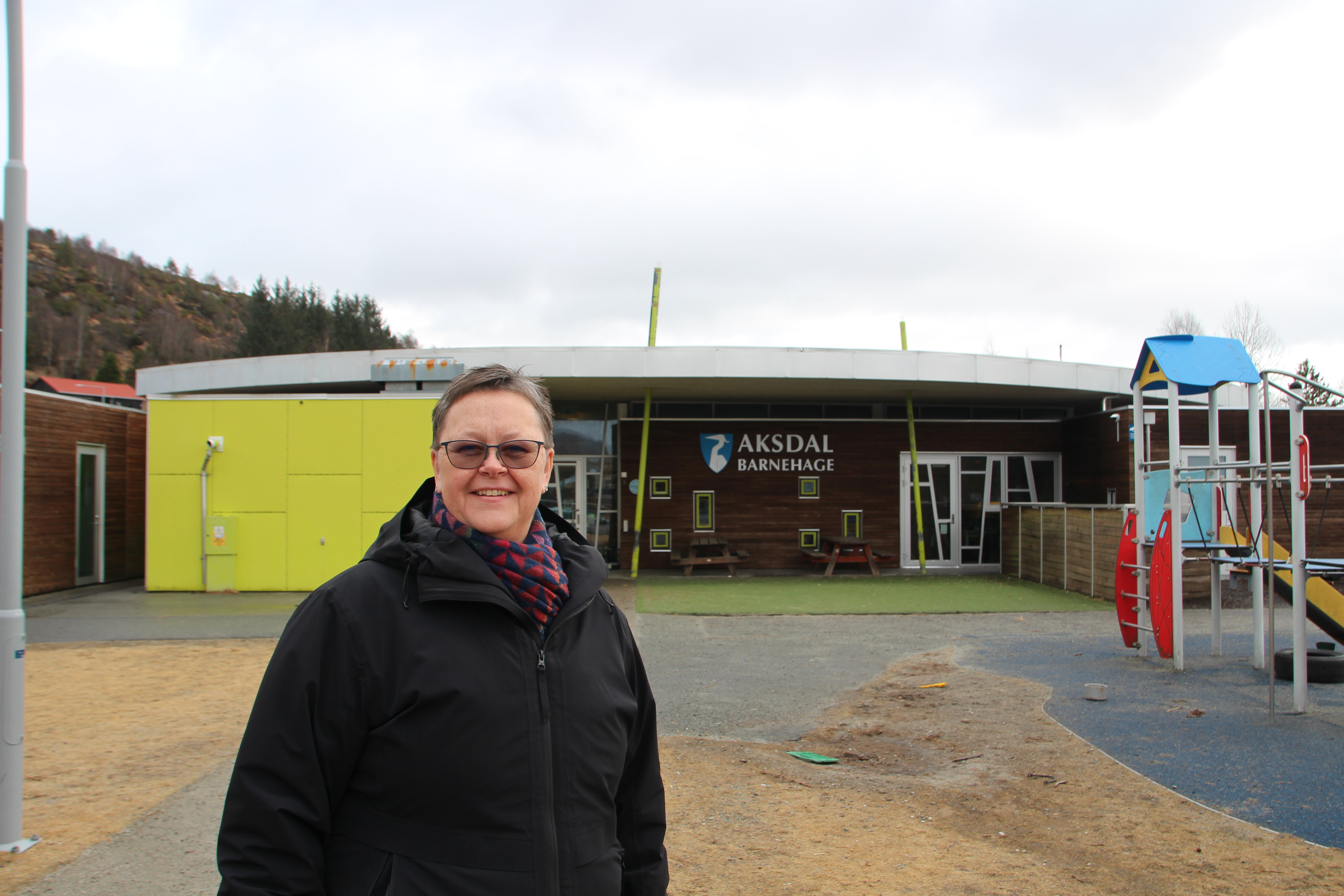 Anita Weltzien er styrer i Aksdal barnehage. Hun synes det er bra at så mange foreldre engasjerer seg i undersøkelsen fra Utdanningsdirektoratet. 