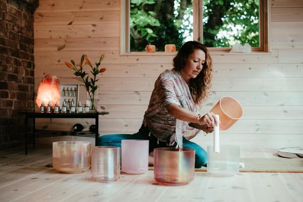 Liv Elise Skjørestad driver Ananda Wellness og yoga på Aksdalsenteret. 