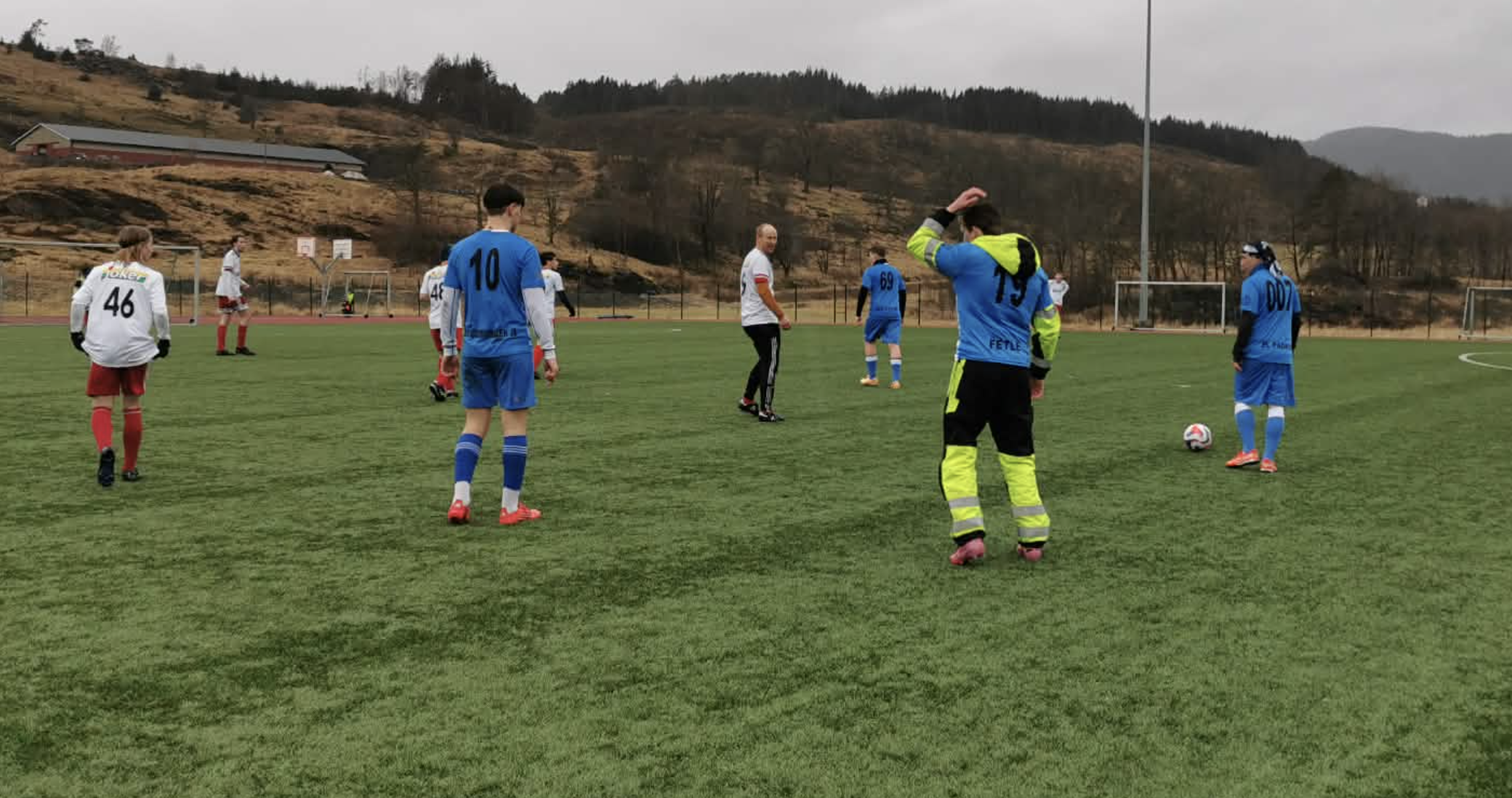 Varmedressen er på, men Vegard Steinsland har på mange måter avgjort kampen med tre må i 2. omgang. Foto: Beate Lindgren