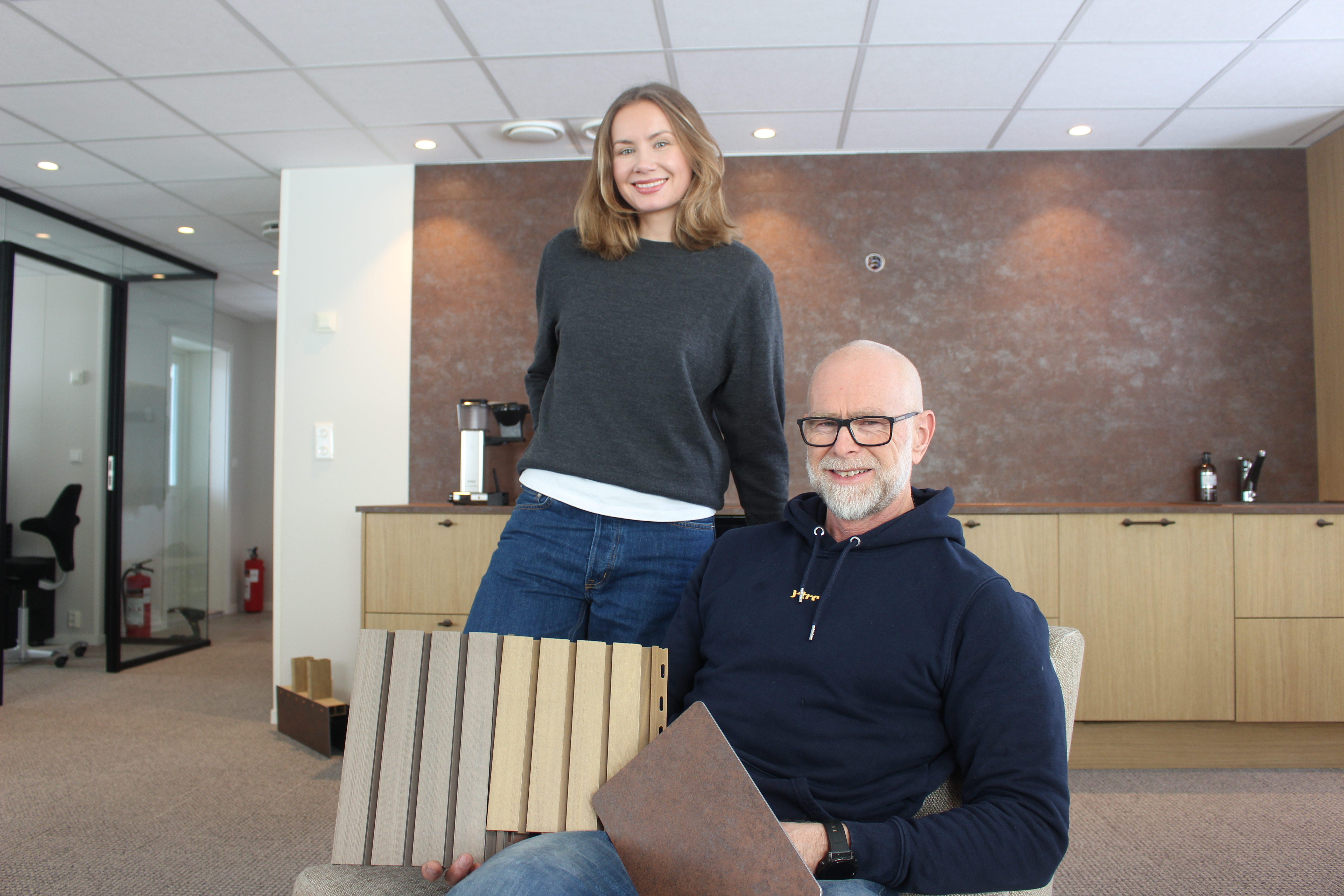 Ida og Helge Gabrielsen er kjernen i selskapet Ytre fasade, og i dei nye lokala på Frakkagjerd har dei blant anna brukt plater av aluminiumskompositt på veggane.