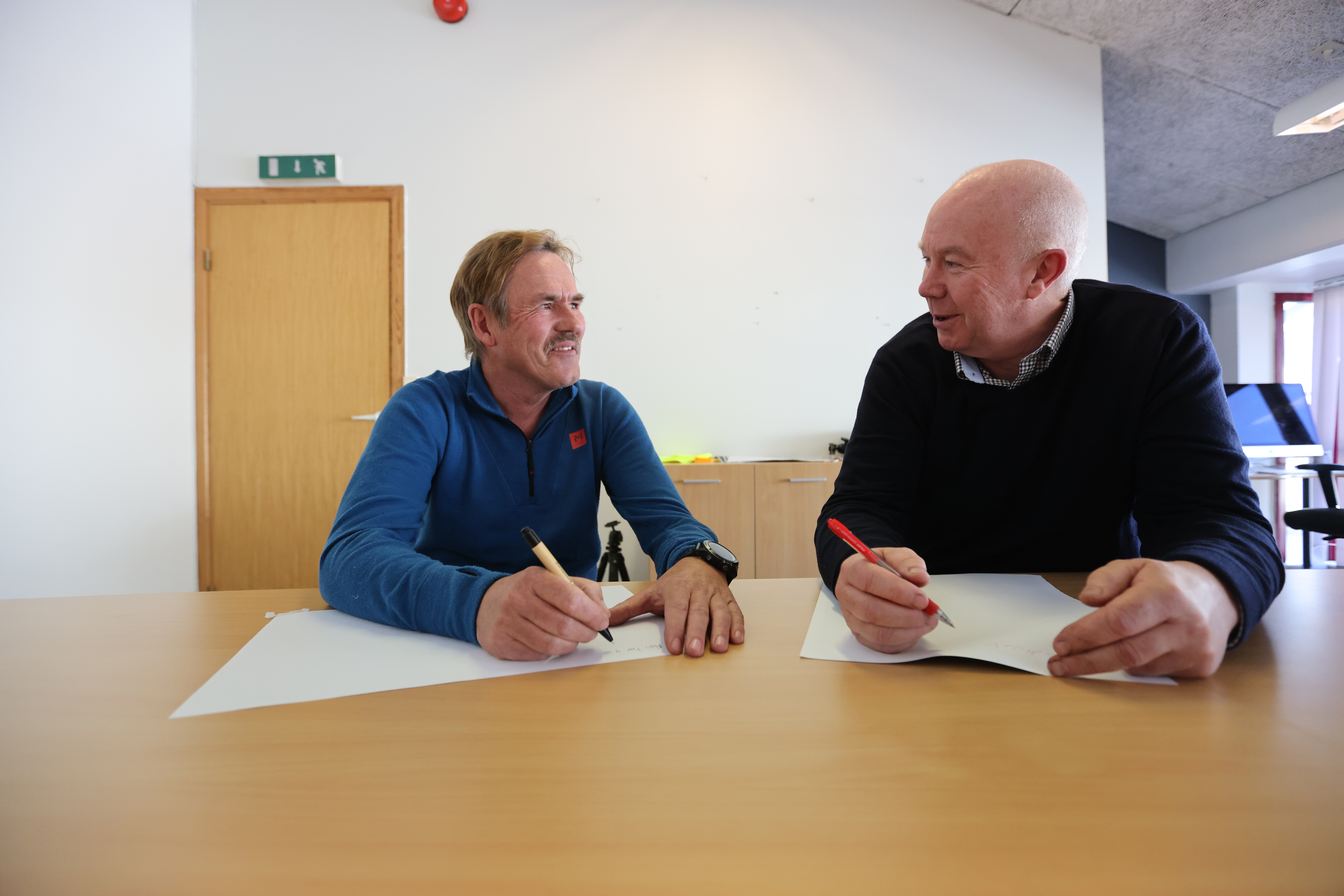 To blanke ark, men to toppmotiverte Frp-arar klare for å lage lister til neste val, hausten 2027. Åsmund Sandvik og Lars Birger Baustad er etter kvart blitt to veteranar i Tysvær-politikken.