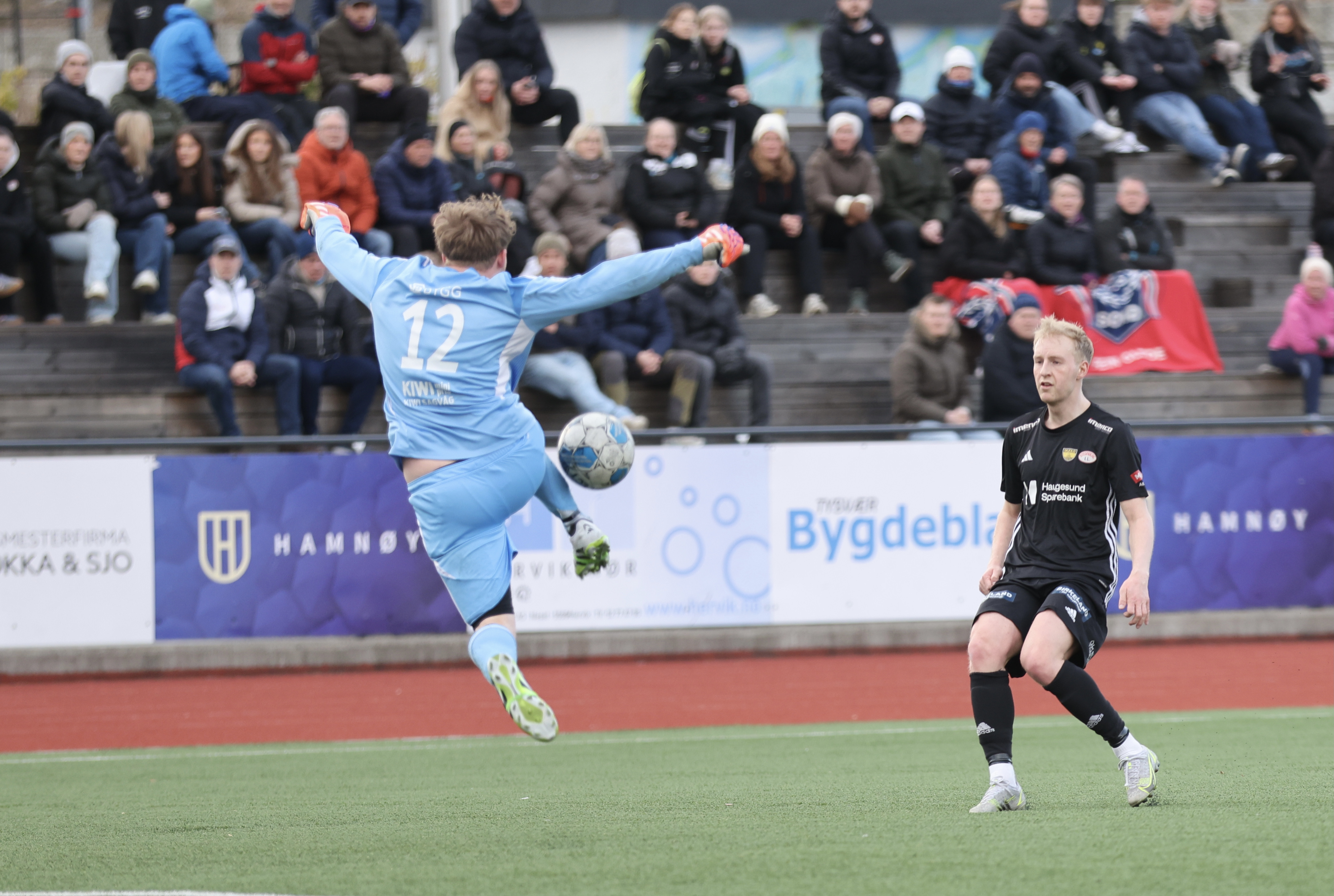 Jonas Staurland var den som avgjorde til fordel for Skjold/Stegaberg i det som en rotete kamp på Frakkagjerd mot Marius Sjo og Solid/Stord 2. Det endte 4-3. Foto: Alf-Einar Kvalavåg