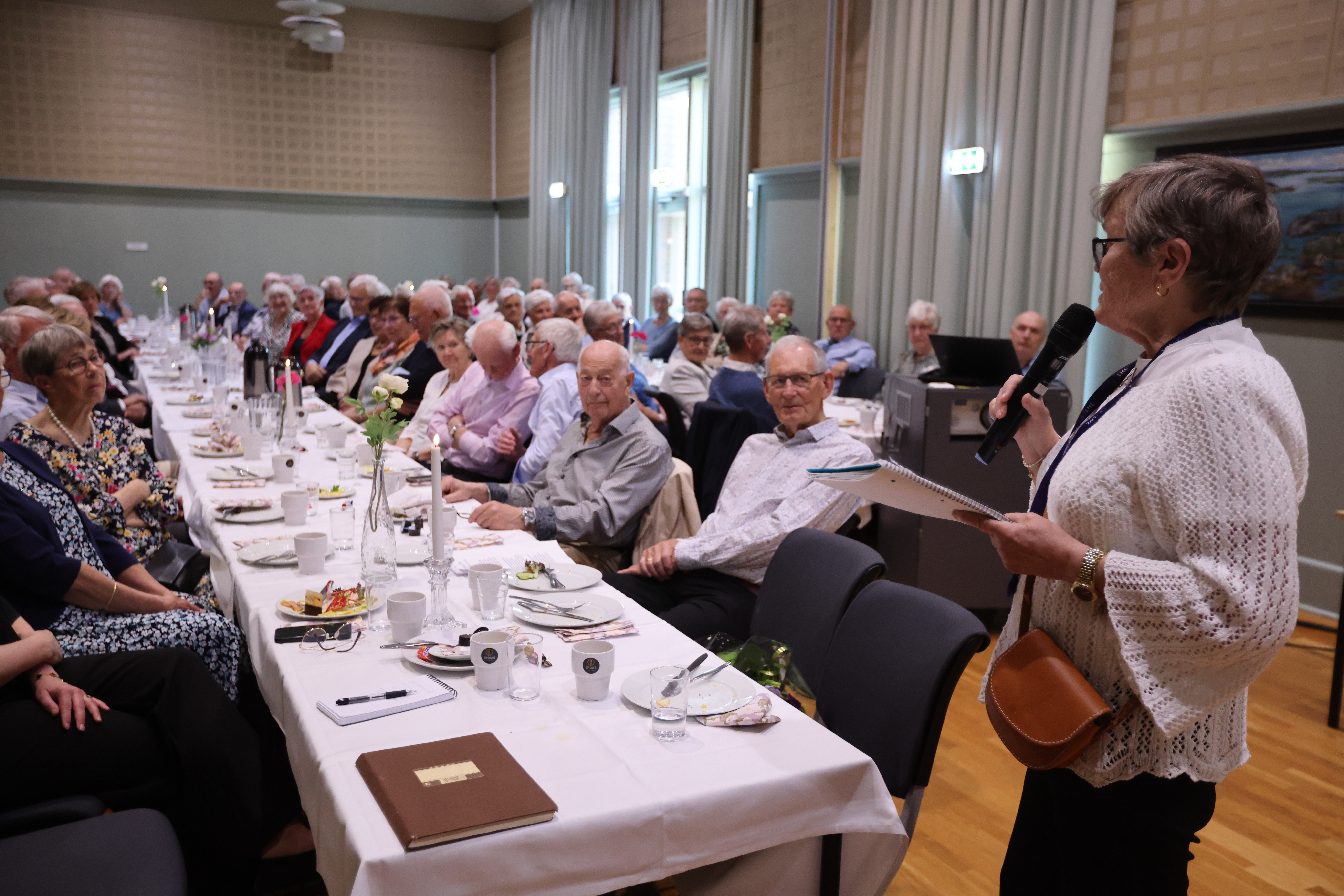 Tove Høgemark tok oss gjennom LHL Tysvær og Boken sin 35 årige historie. Det var sannelig en aktiv 35-årings som ble presentert. Foto: Alf-Einar Kvalavåg