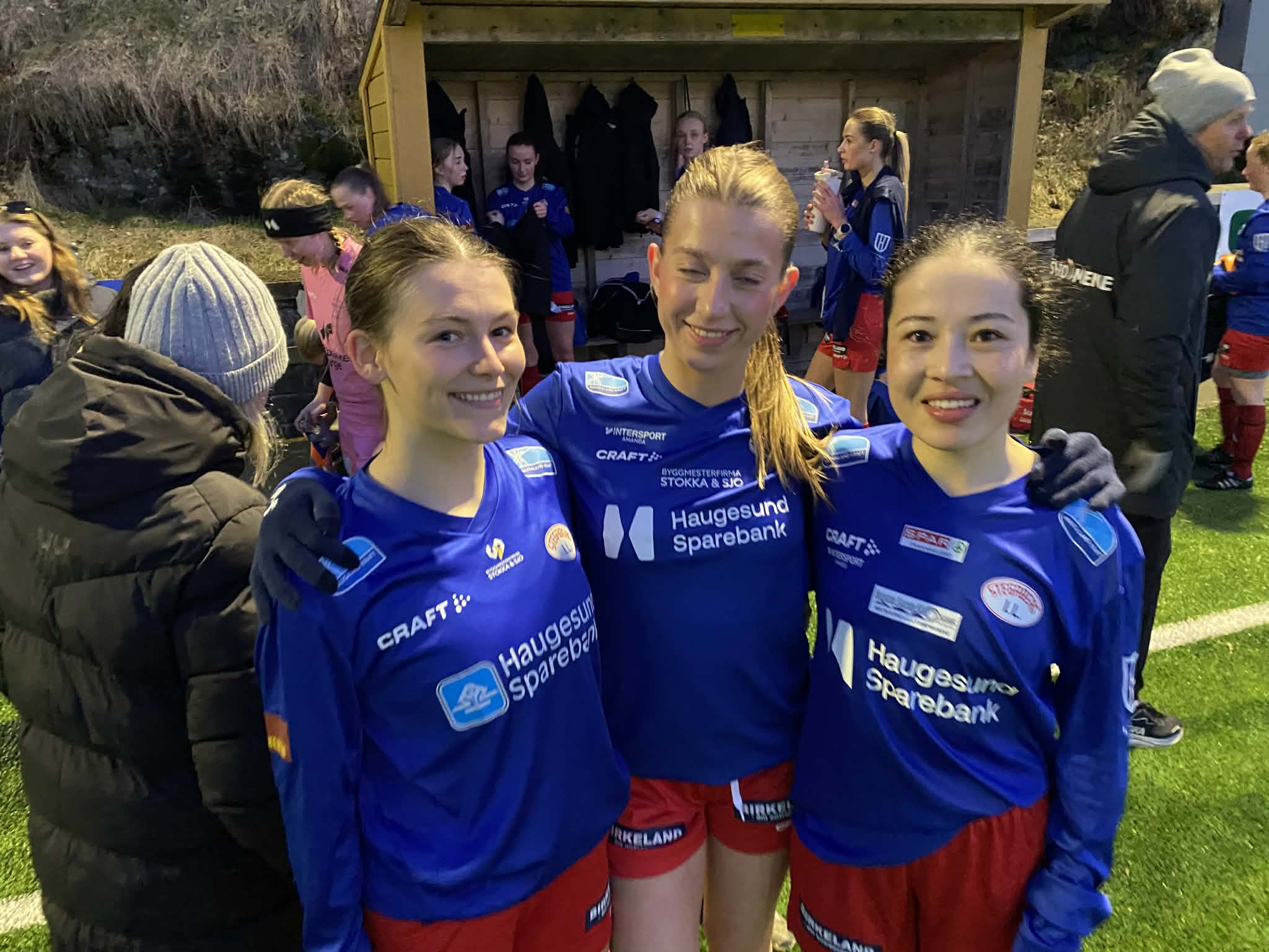 Tre målskorere:
Helene Holthe, Nikola Wolanska og Sakina Zuhab. Foto: Asbjørn Bakken