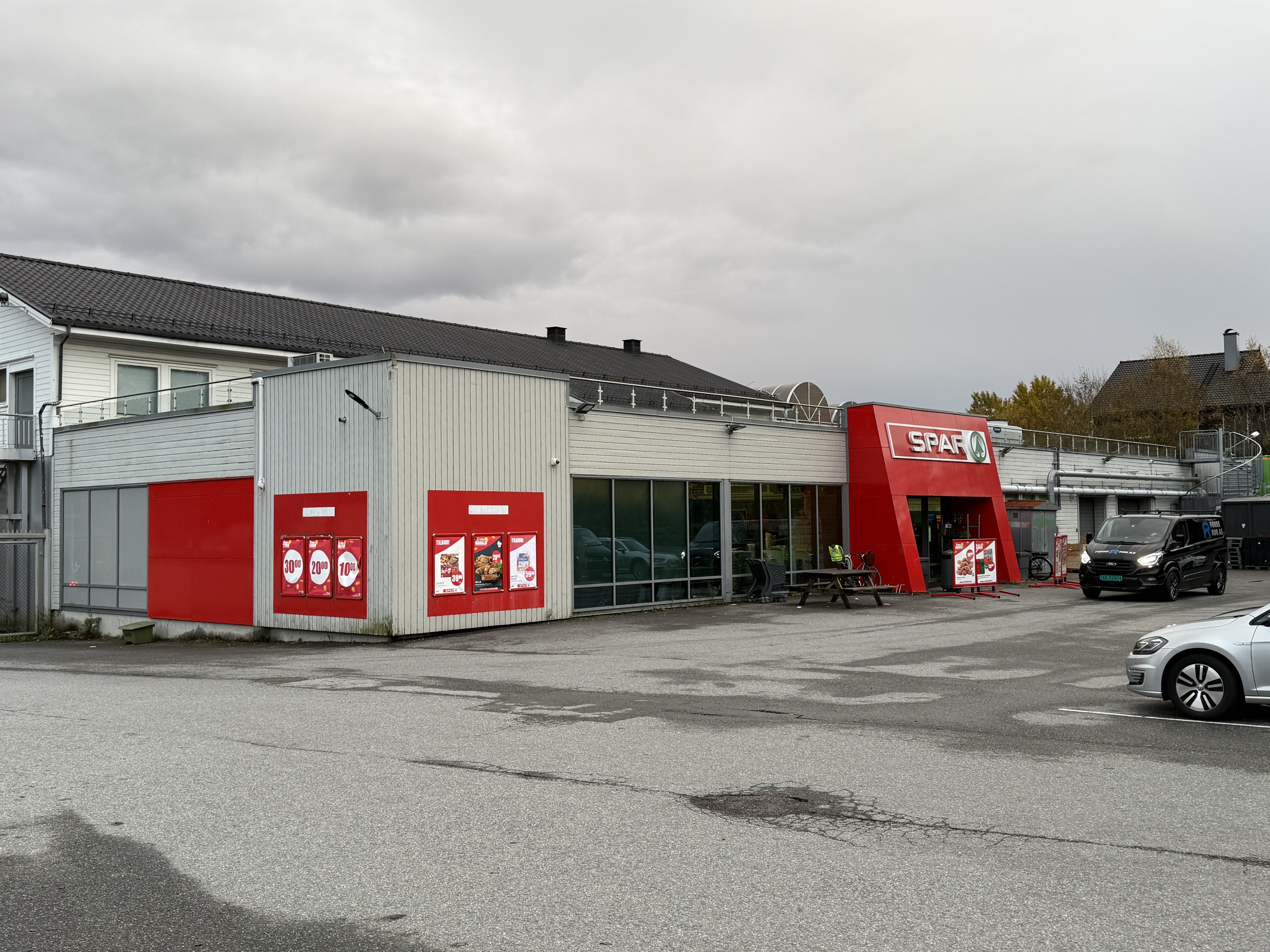 Lundalbygget på Frakkagjerd har fått nye eiere.