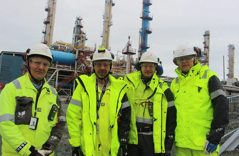 Vedlikeholdssjef Thomas Brekke, mekanisk leder Petter Hareide, vedlikeholdsingeniør mekanisk Stian Melkevik og kommunikasjonsleder Ove Tungesvik har mye å fortelle om det komplekse gassprosesanlegget på Kårstø.