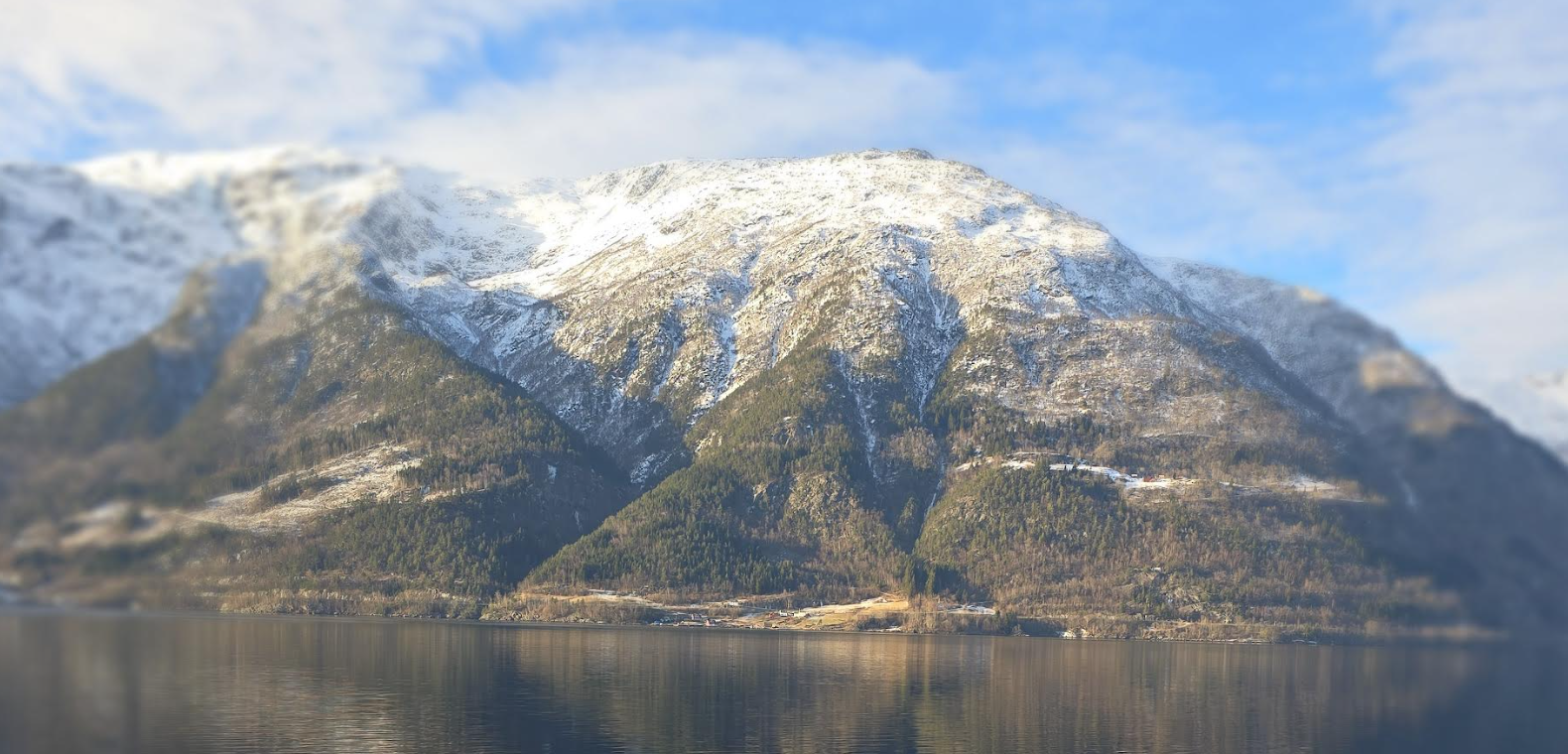 En stille skjærtorsdag med vekslende vær, litt avhengig av hvor du har vært. Foto: Alf-Einar Kvalavåg