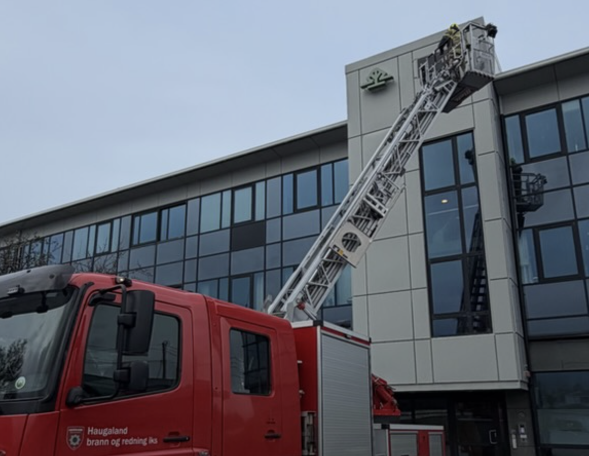 Haugaland brann og redning iks har forklart hvorfor de gikk ut og varslet om konsekvenser rundt vindvarselet. Foto: HBR iks
