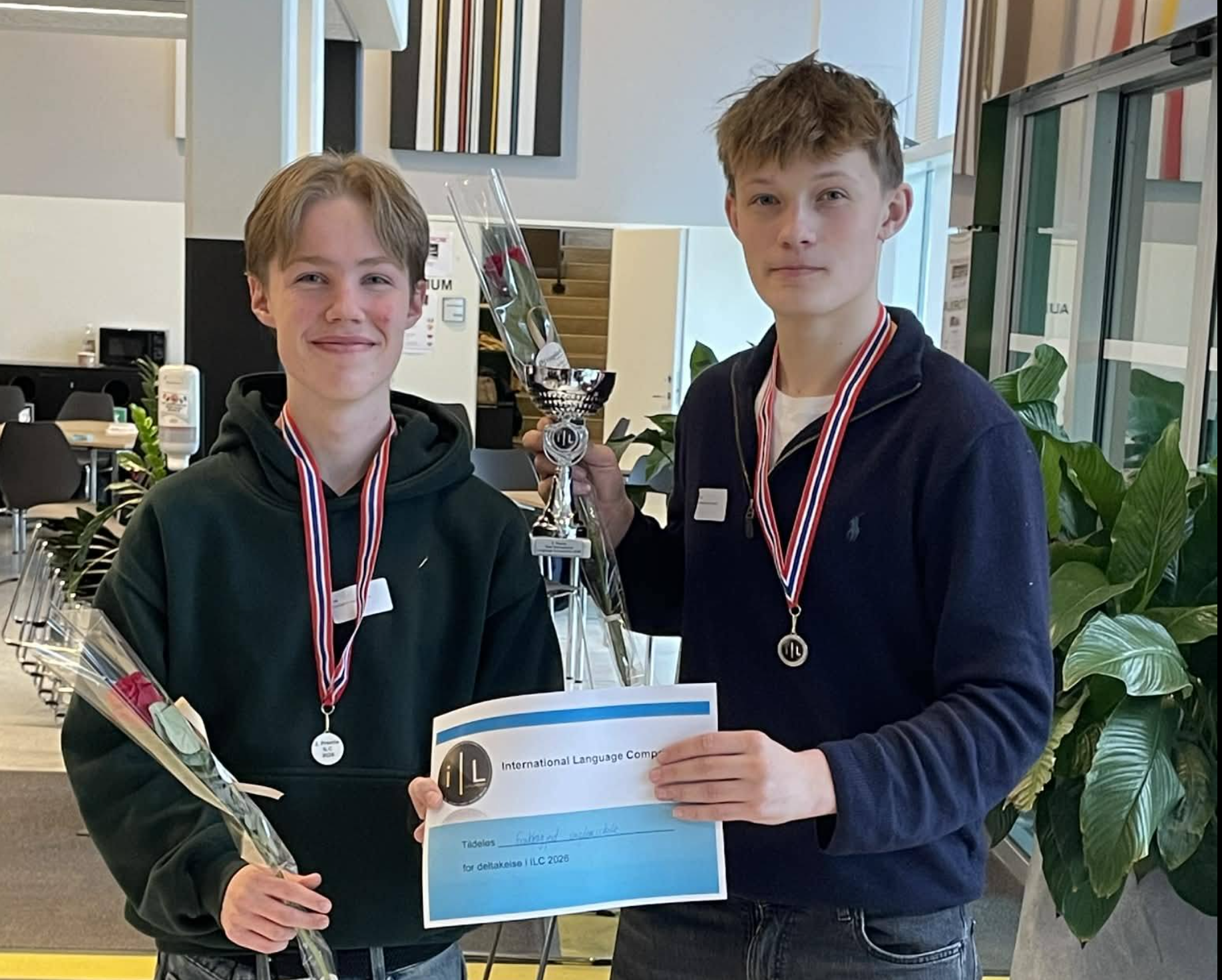 Aksel Espeset og Leon Hettervik representerte skolen og i finalen.