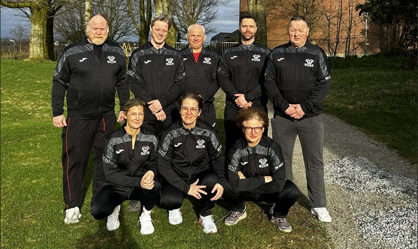 Supersterk gjeng som hentet med seg ni medaljer i NM. Tysvær vektløfterklubb har seniorer det står respekt av. Foto: Privat