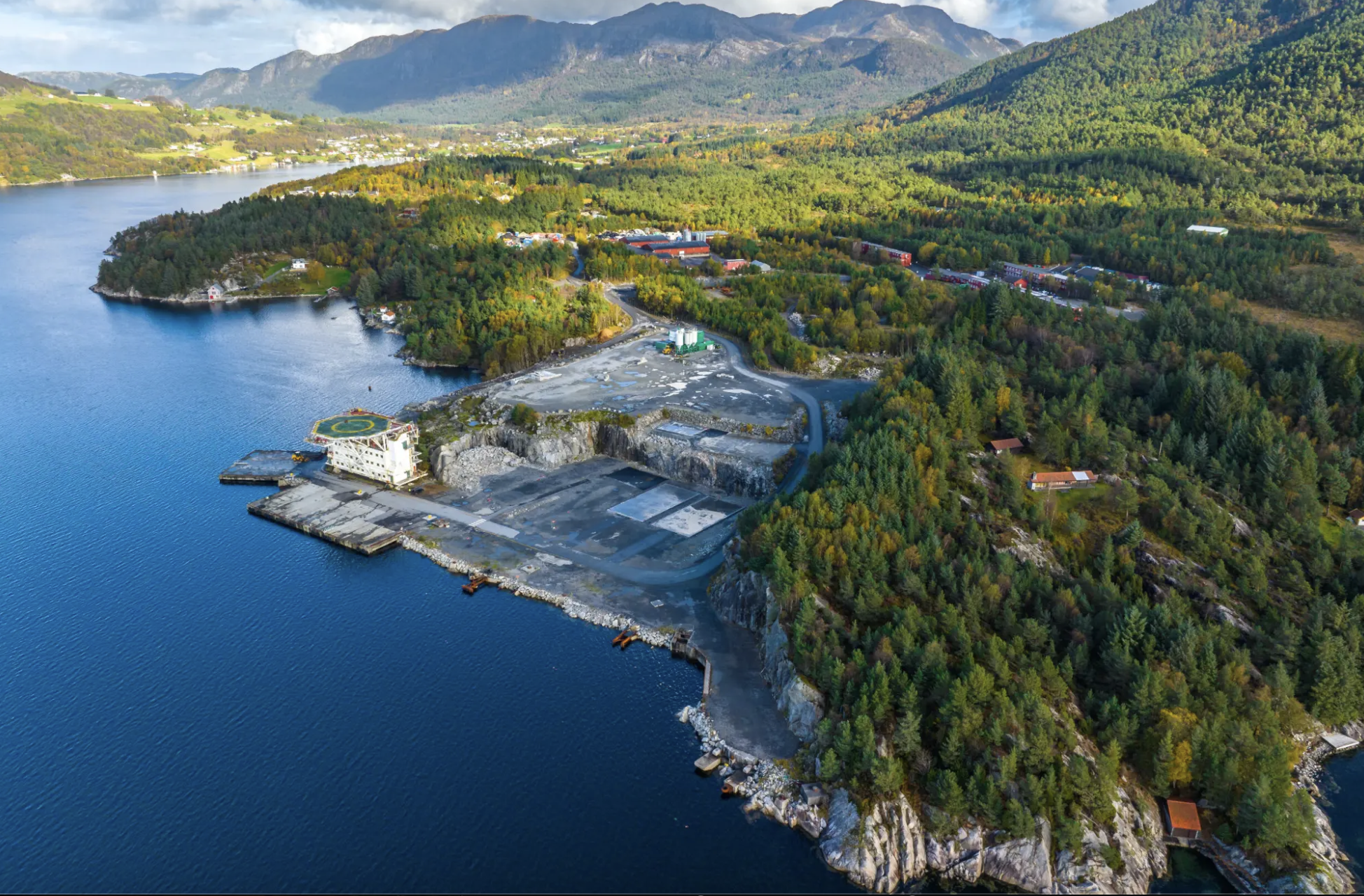 Dette bilde på industriområdet på Dommersnes blei tatt i 2022. Foto: Arkiv/Økland Foto