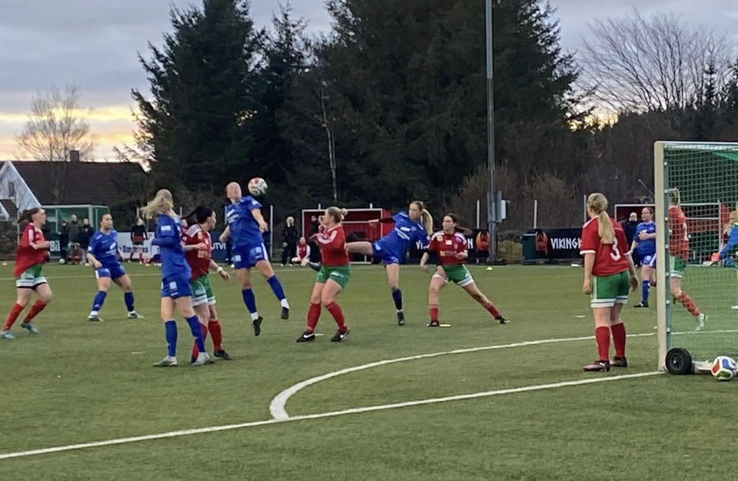Tysværdamene vant 3-0 over Vedavåg i seriepremieren. Foto: Asbjørn Bakken