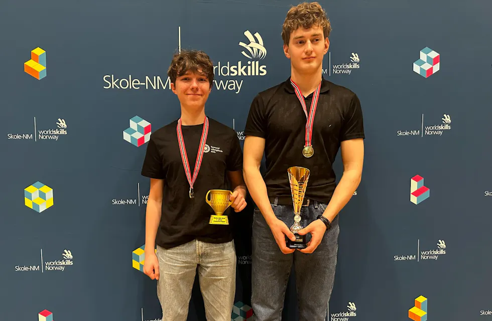 Nicholas og Noah representerte som team for Karmsund Videregående Skole og Rogaland fylkeskommune.