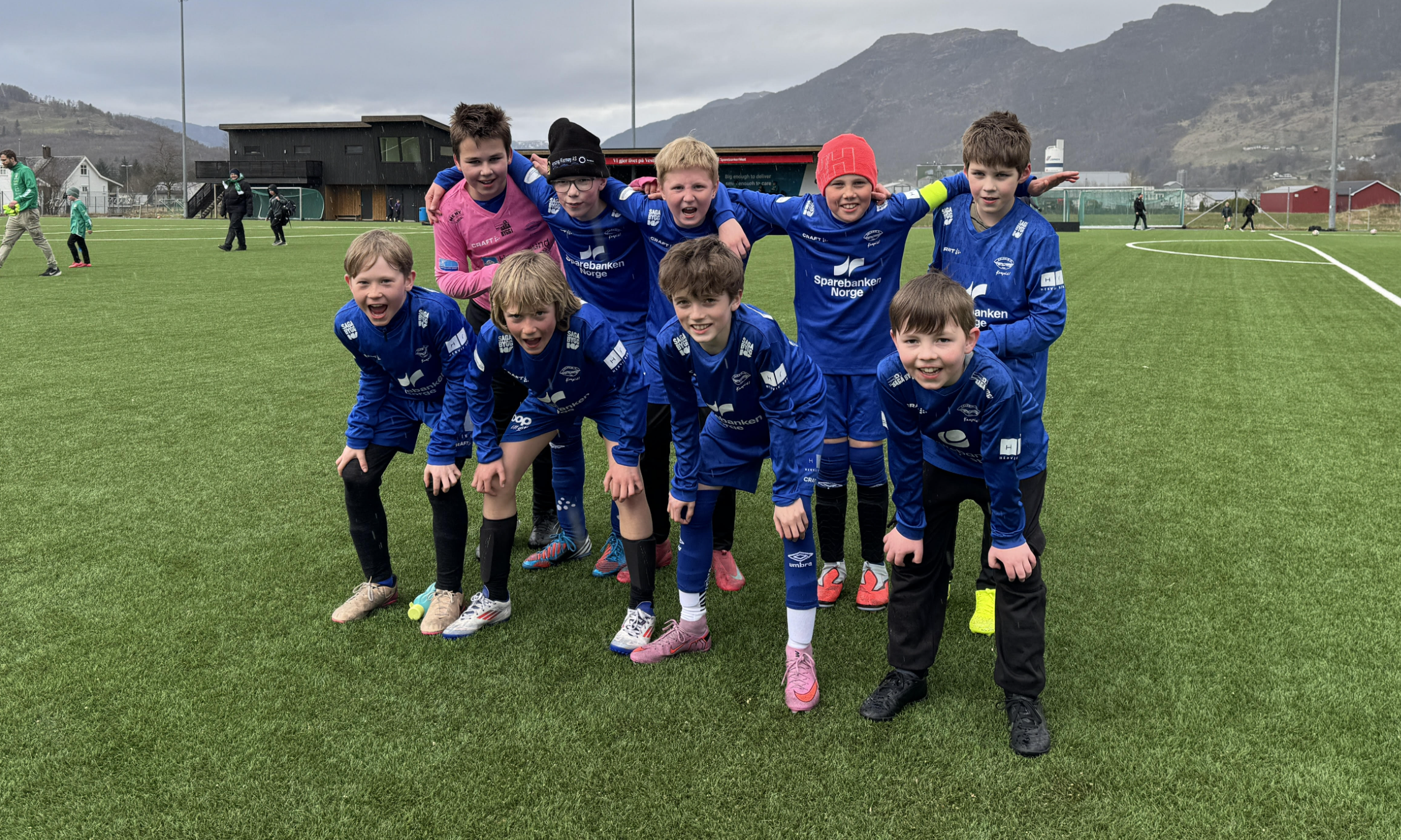 Bildet er av Falkeid 2 etter kampen mot Etne. Foto: Martin Vegard Langø 