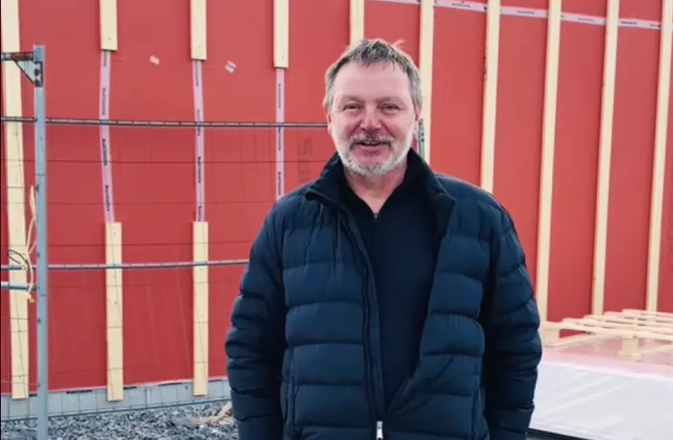 Neste uke skal vi støype gulvet til restauranten, sier Frode Martin Yrke i All 10.
